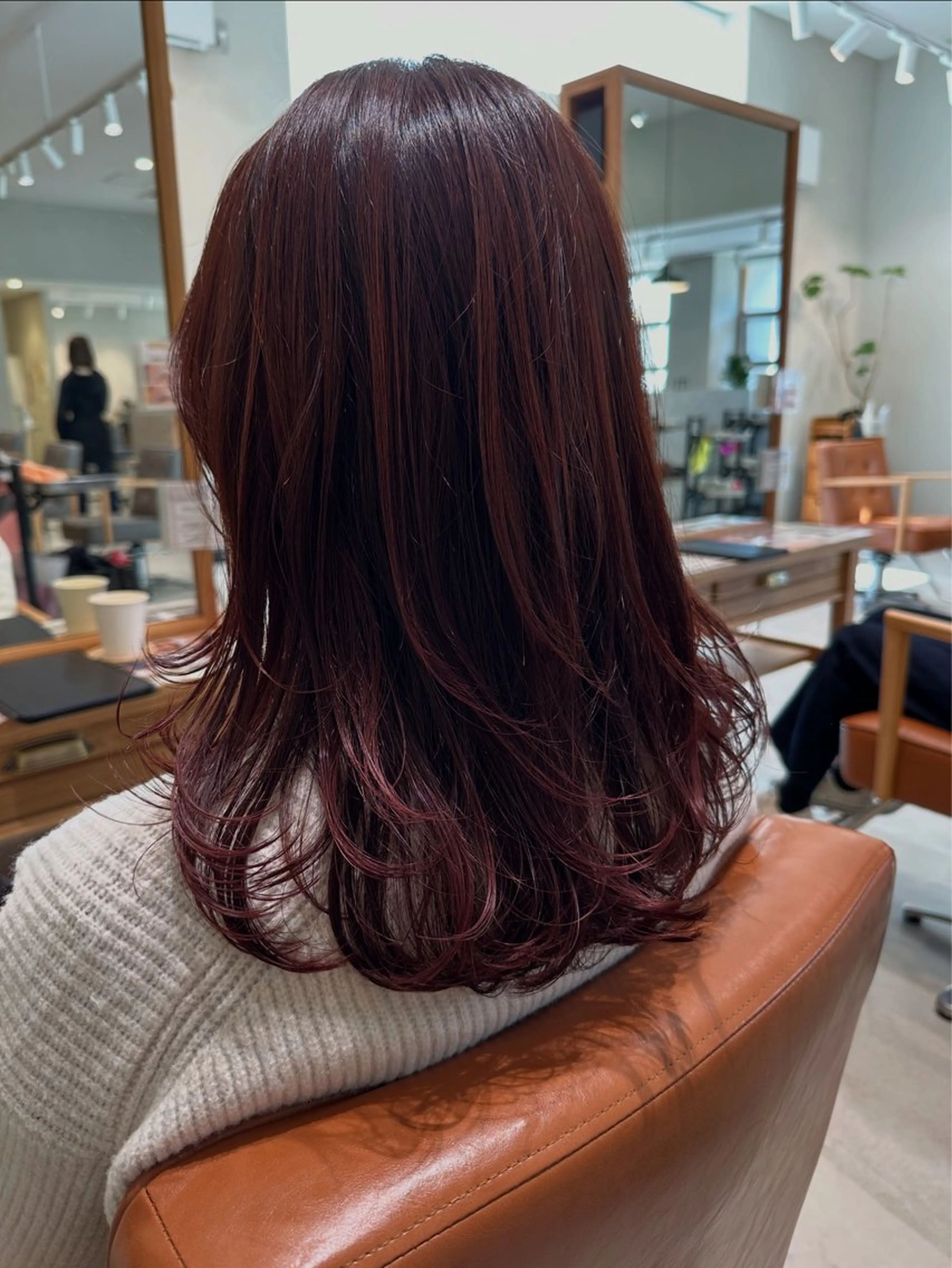 セミロング カラー ピンクカラー バイオレットカラー レイヤーカット 永野 真也のヘアスタイル