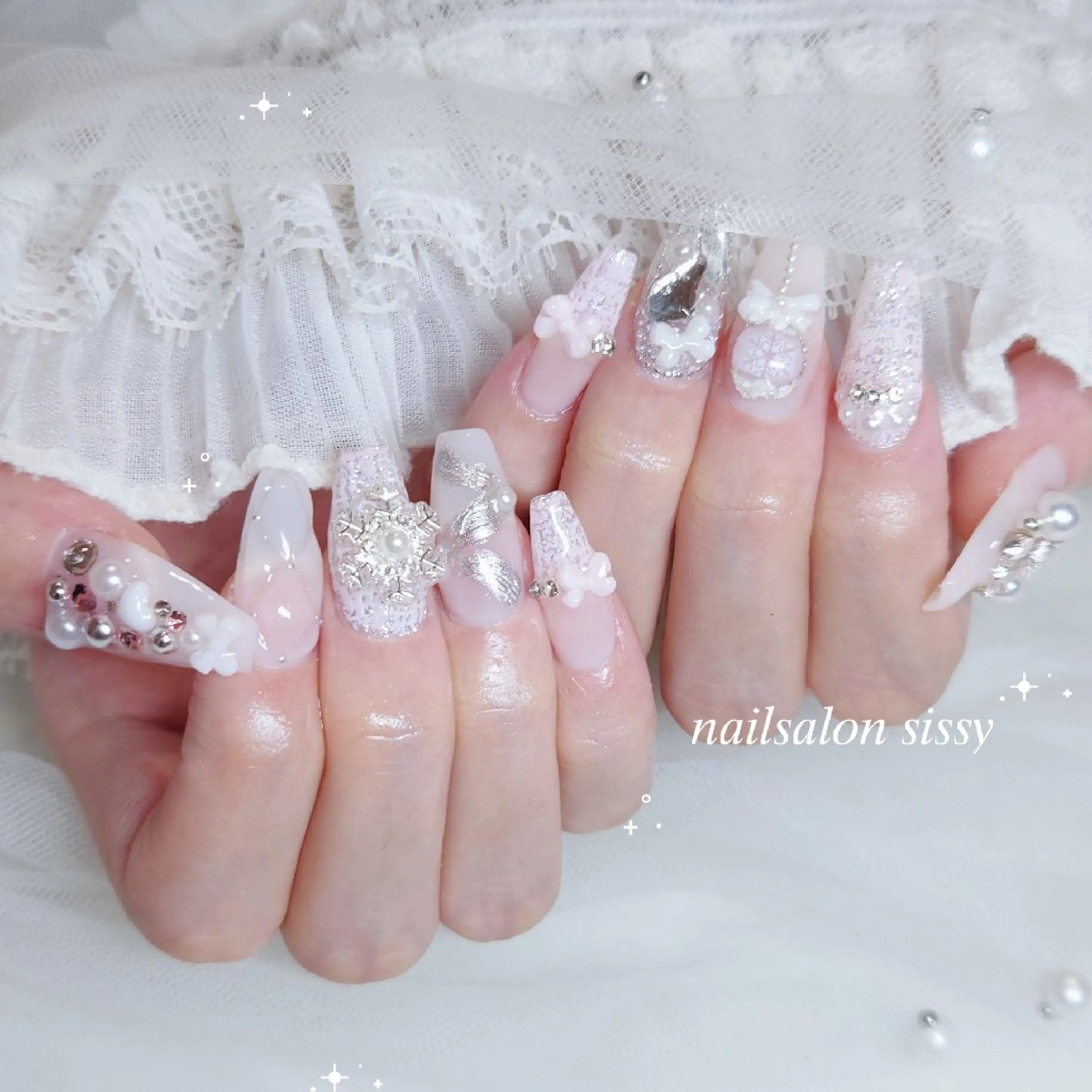 ネイル ガーリー ピンク 冬ネイル クリスマス ハンドネイル nailsalon sissy所属・sissy hatsuneのネイルデザイン