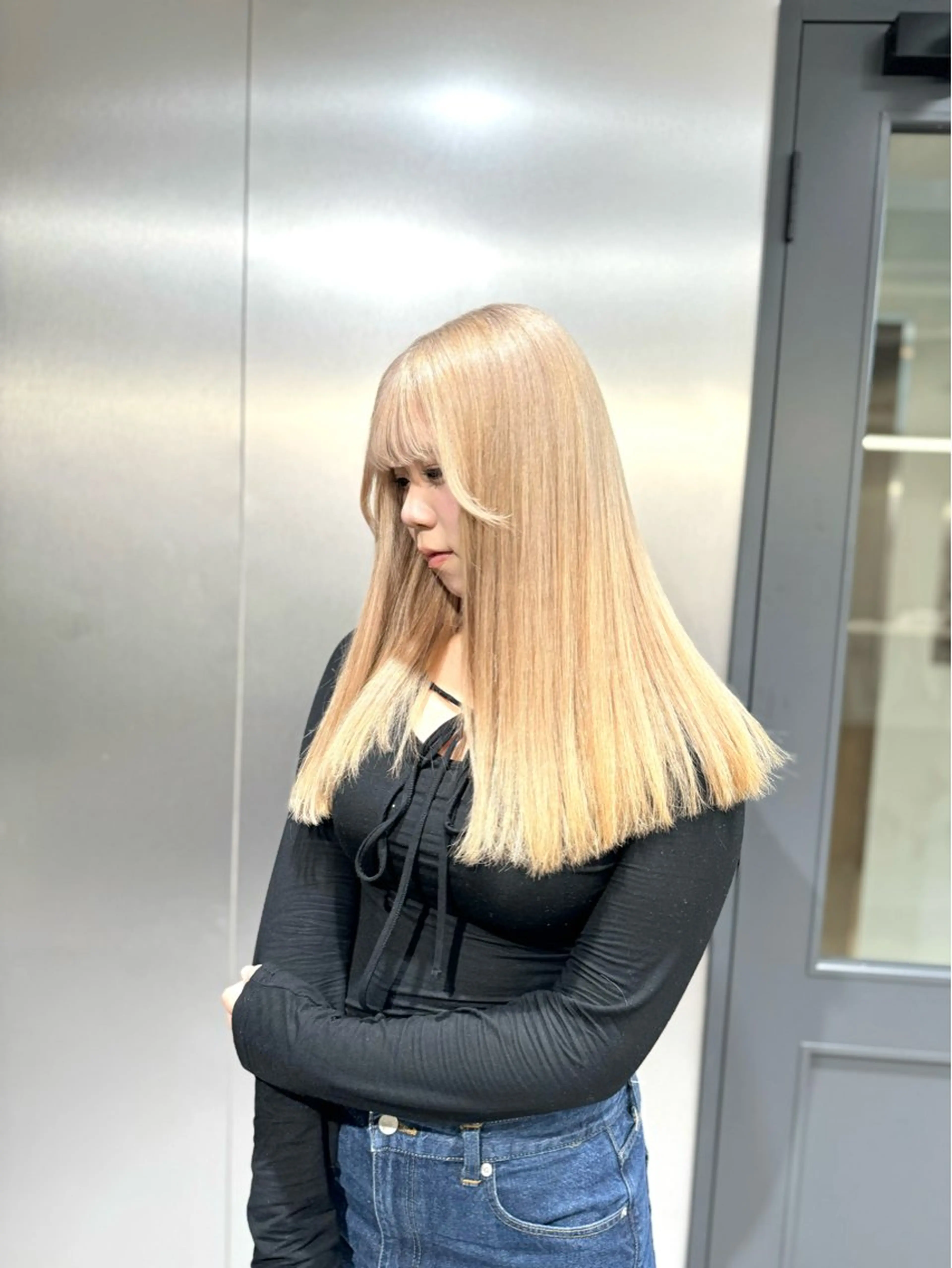 ロング カラー ベージュカラー ブリーチ ハイトーンカラー ハイトーンベージュ ヘアカラー Elsa / kaedeのヘアスタイル