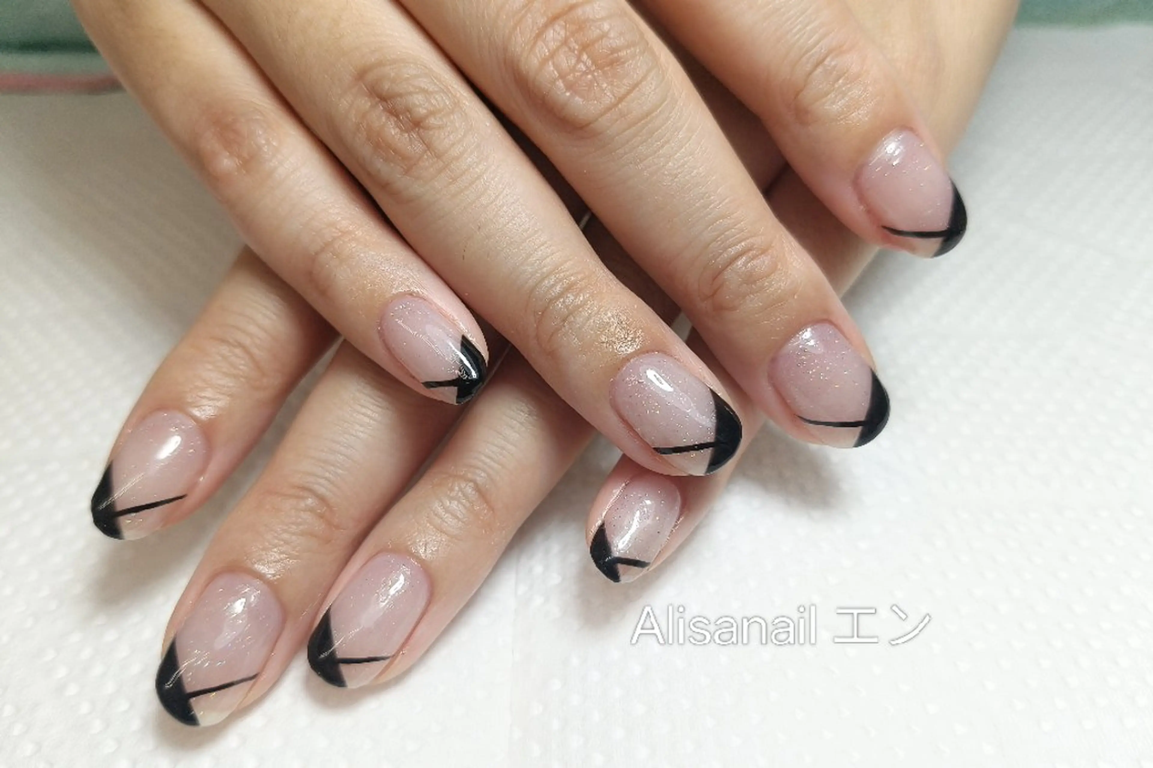 ネイル フレンチネイル ラメ(グリッター) ワンカラーネイル エ ンのネイルデザイン