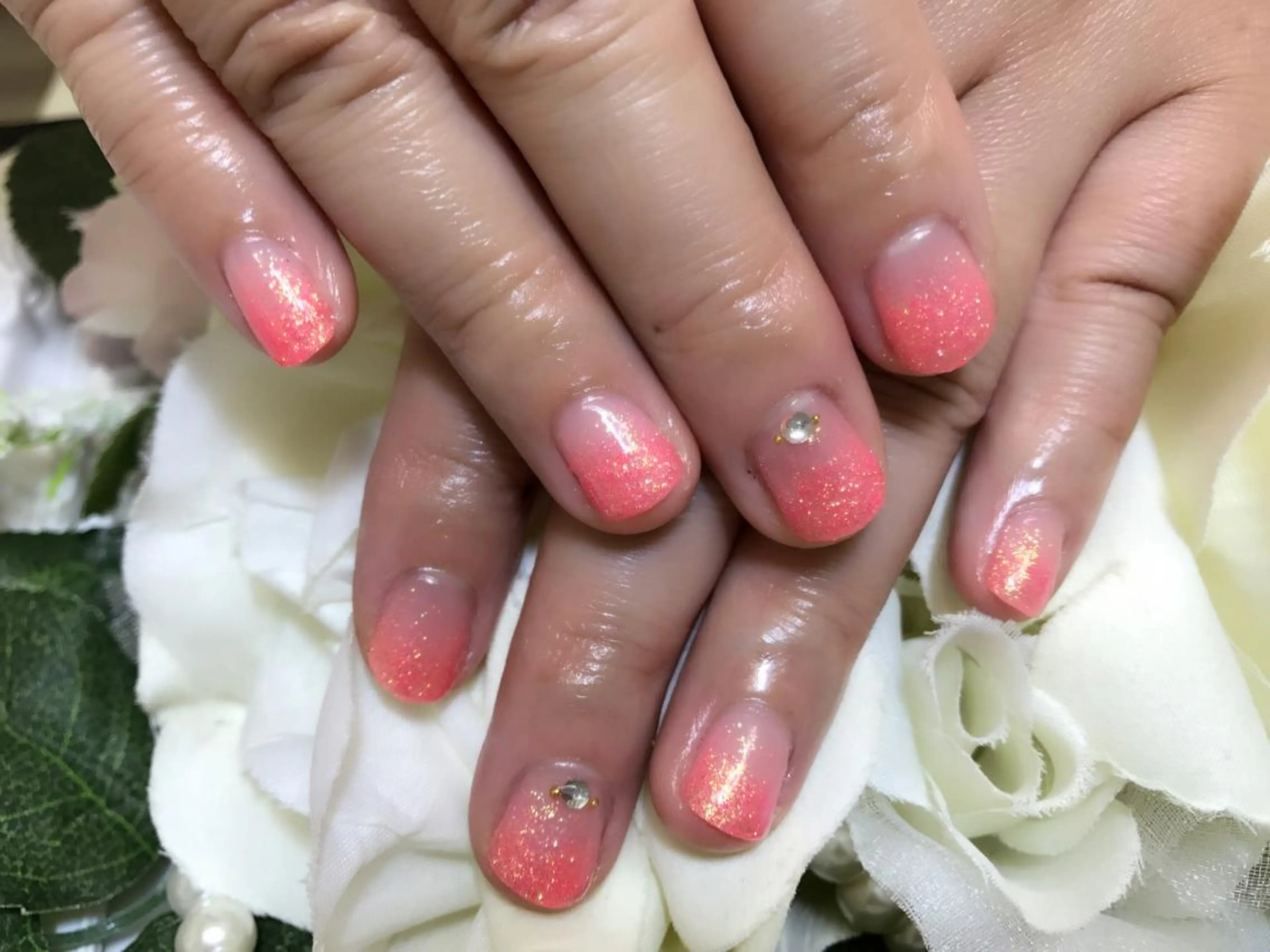 ネイル グラデーション ラメ(グリッター) ラメグラデーション ストーンネイル favoris nail🌼のネイルデザイン
