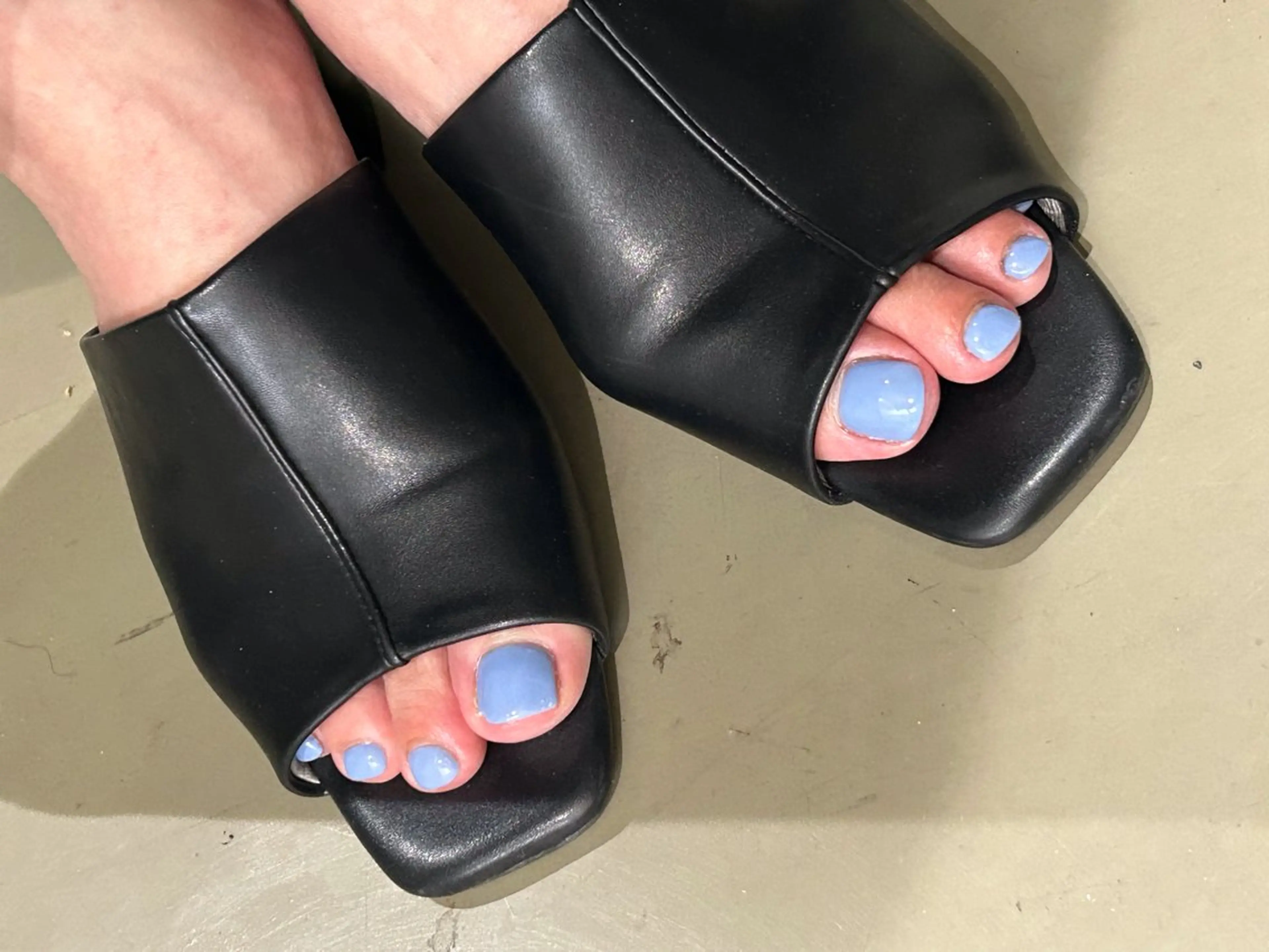 ネイル オーロラネイル ブルー フットネイル フレンチネイル ジェルネイル フットネイル kiki nail 二子玉川のネイルデザイン
