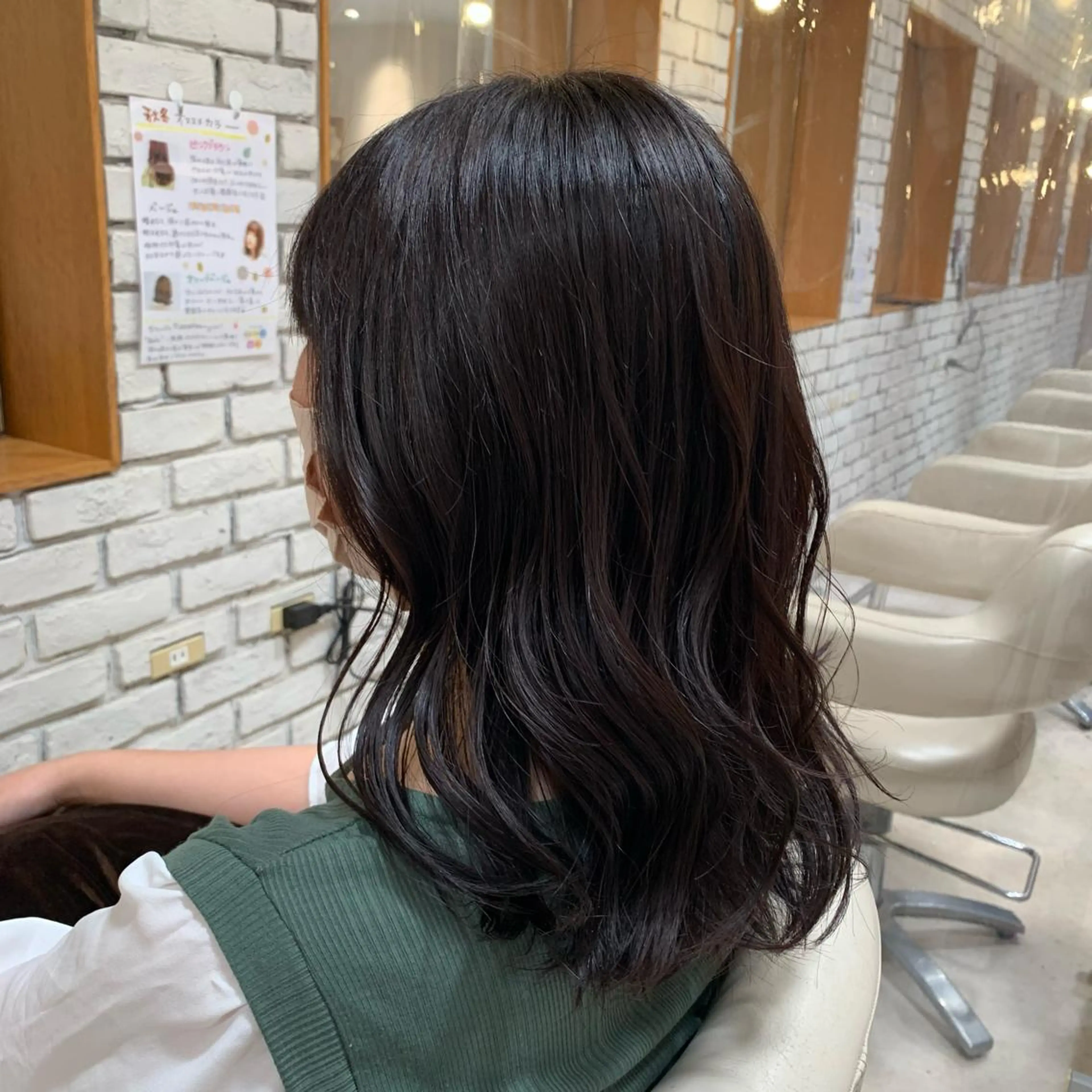 ミディアム カラー グレージュ 宮本 季奈のヘアスタイル