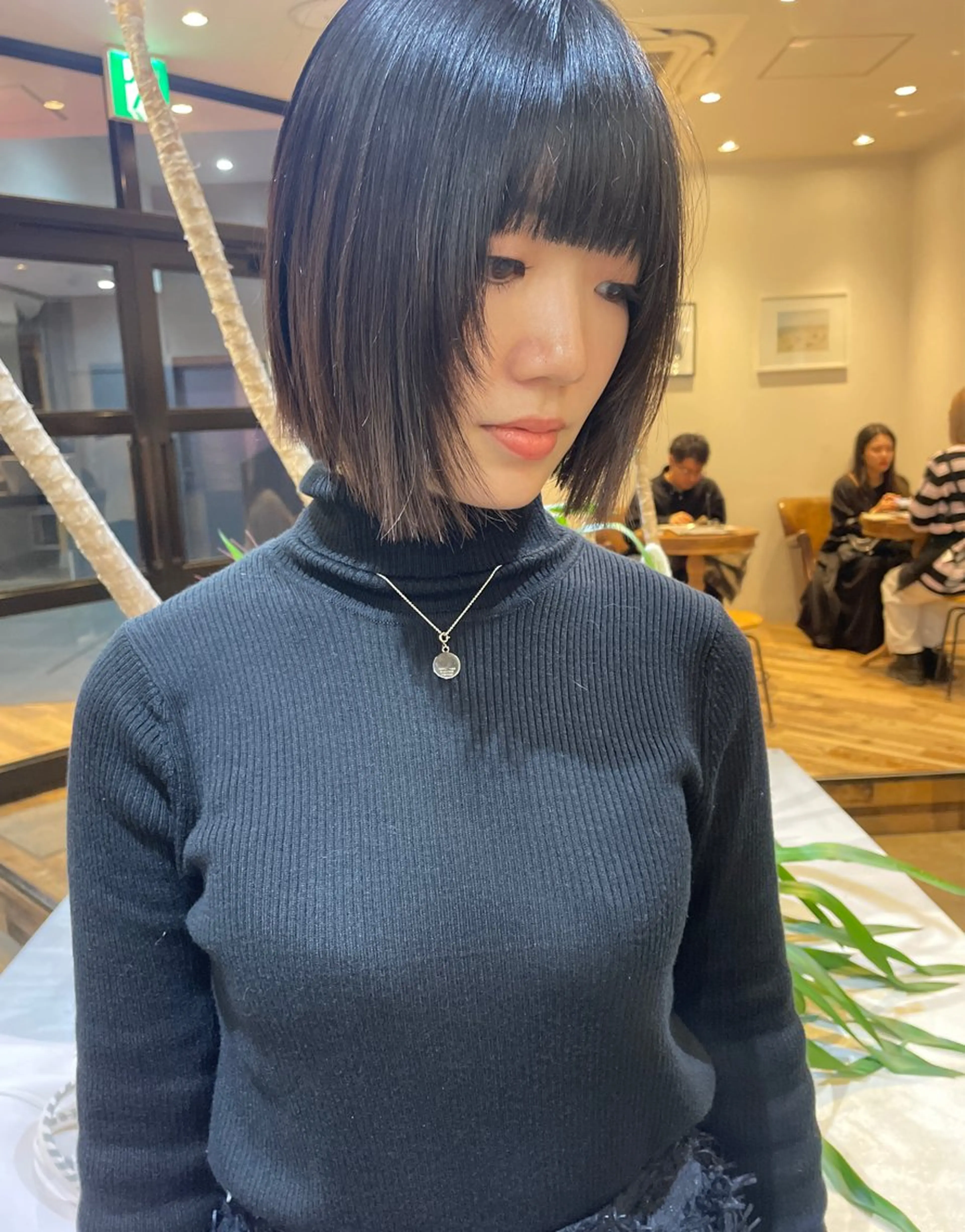 ミディアム lolonois ナガオカカオリのヘアスタイル