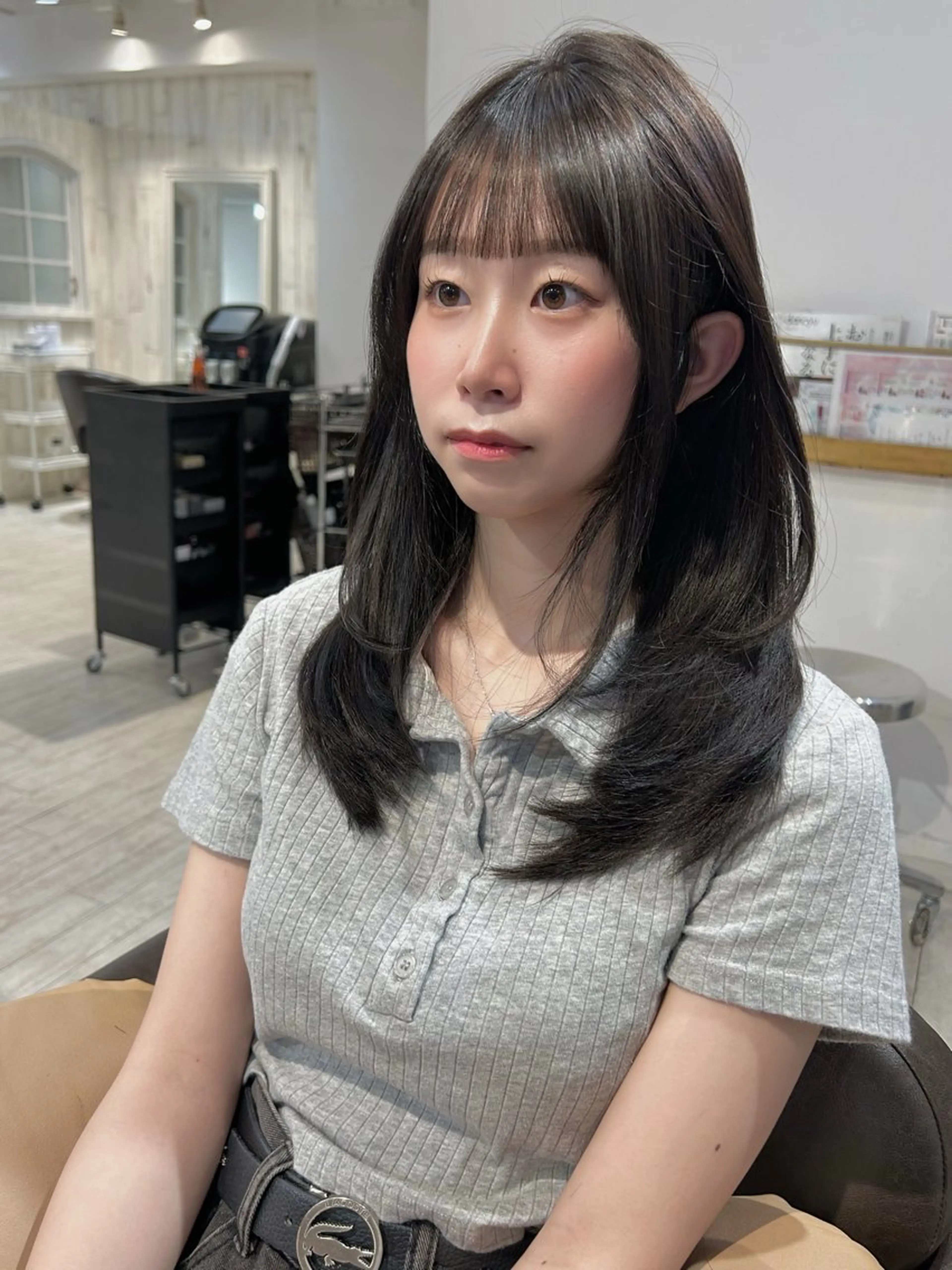 ロング カラー 透明感カラー グレージュ 卒業式のヘアスタイル レイヤーカット カット ヘアカラー ニュアンスカラー 🪽比内千聖のヘアスタイル
