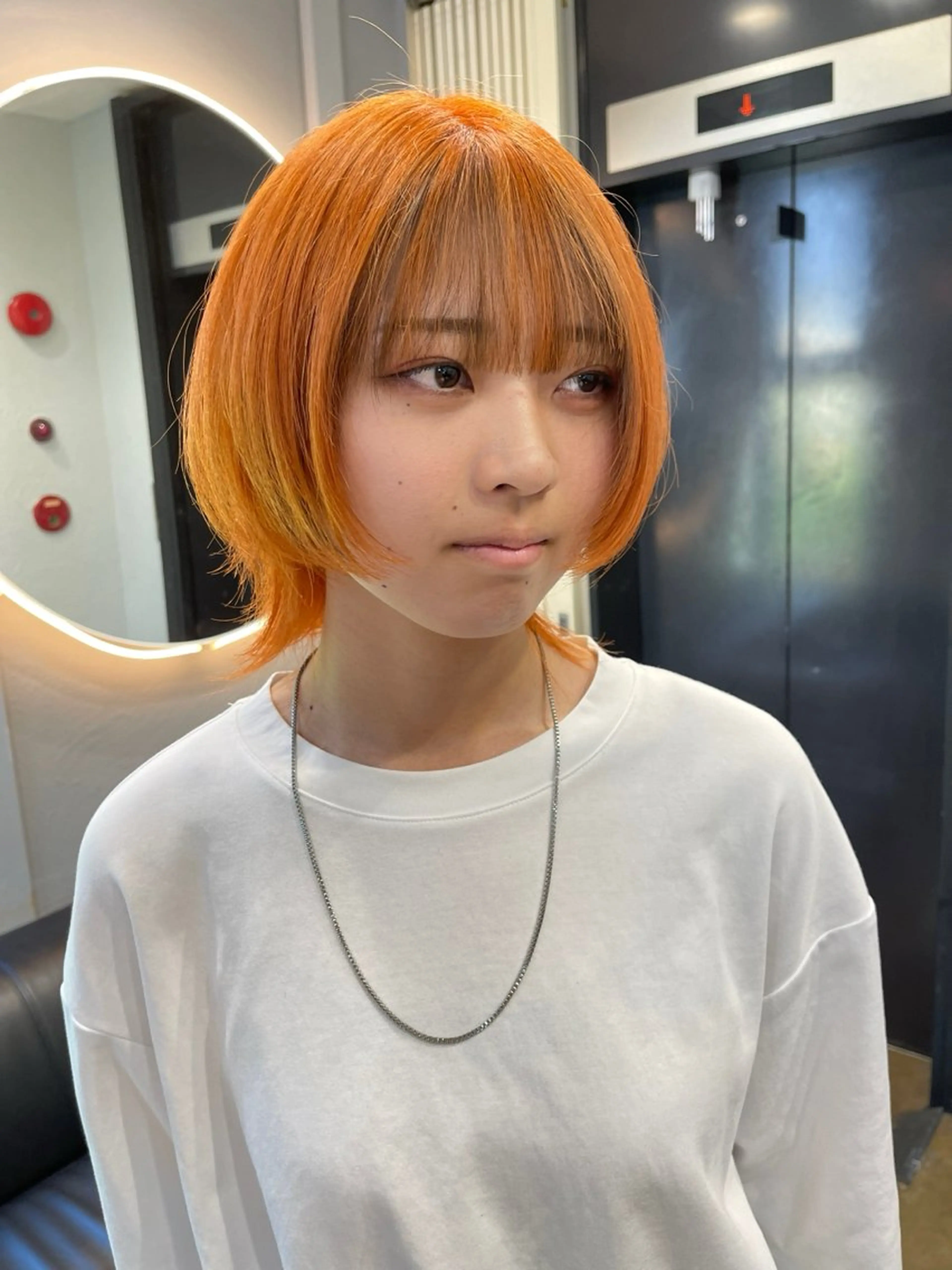 ショート カラー ブリーチ ケアブリーチ デザインカラー ダブルカラー イヤリングカラー ヘアカラー トリートメント TATSUブリーチ/ ミルクティーベージュのヘアスタイル