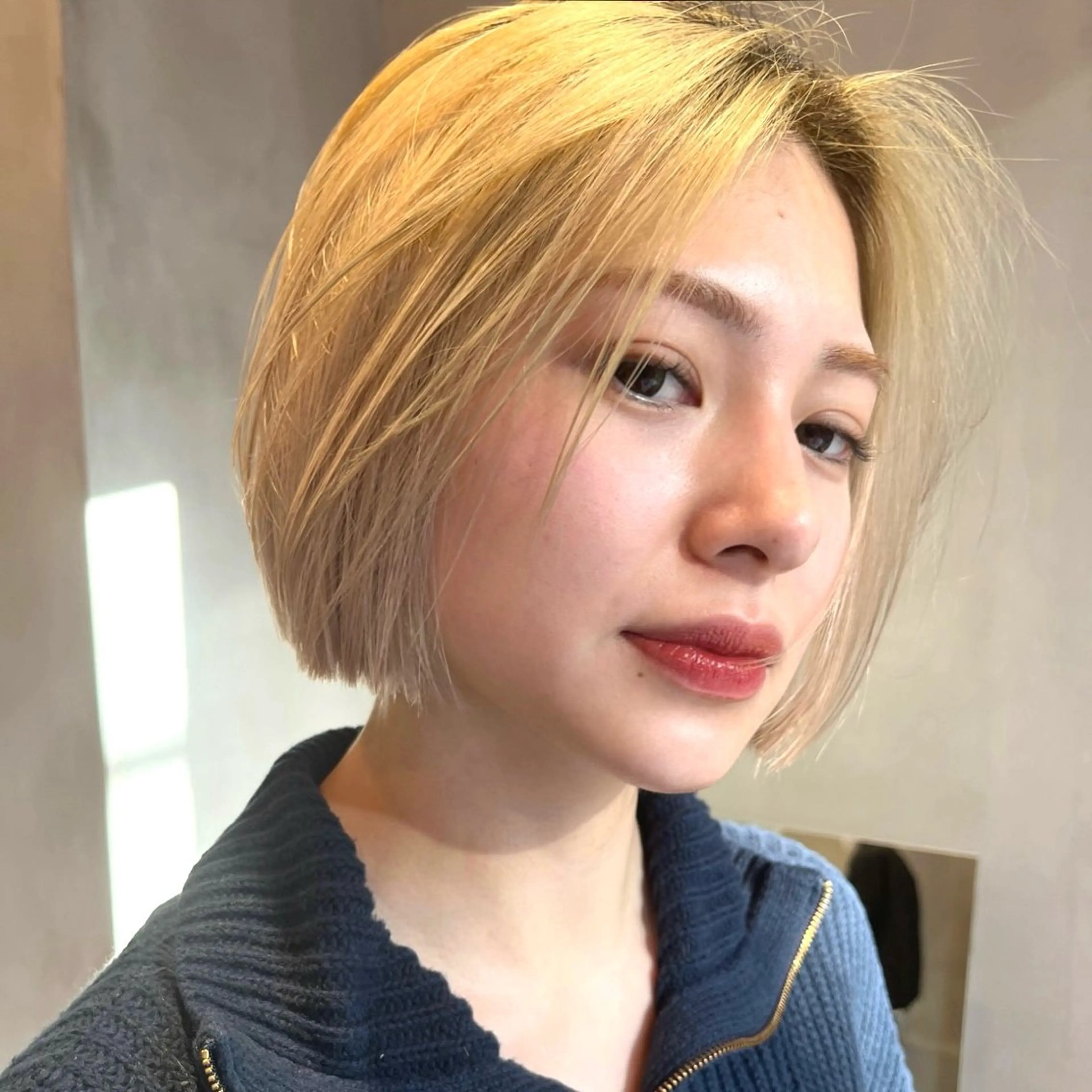 ショート レイヤーカット /センターパートのヘアスタイル