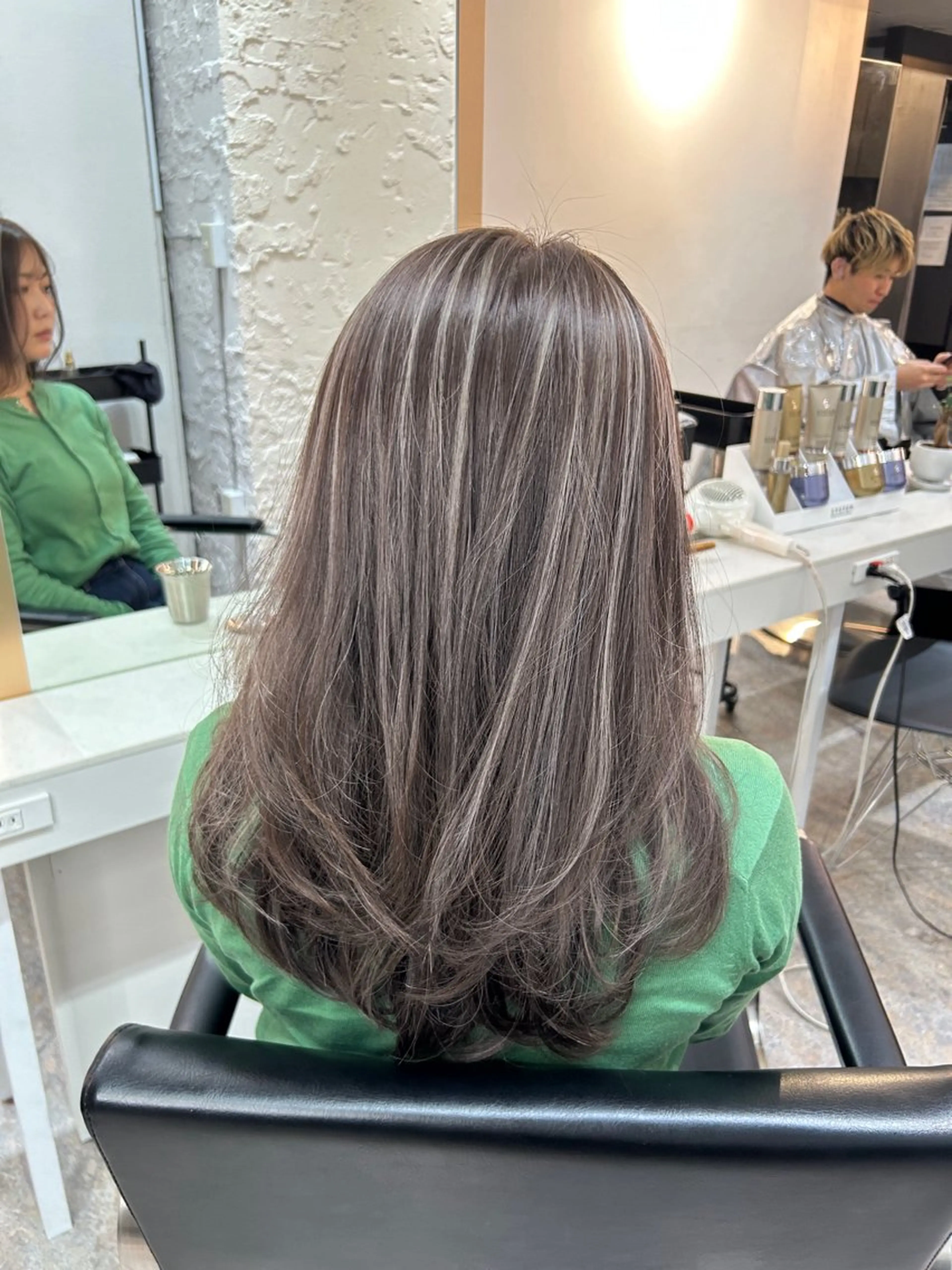 ミディアム カラー レイヤーカット カット ヘアカラー トリートメント レイヤーカット BLend 渋谷のヘアスタイル