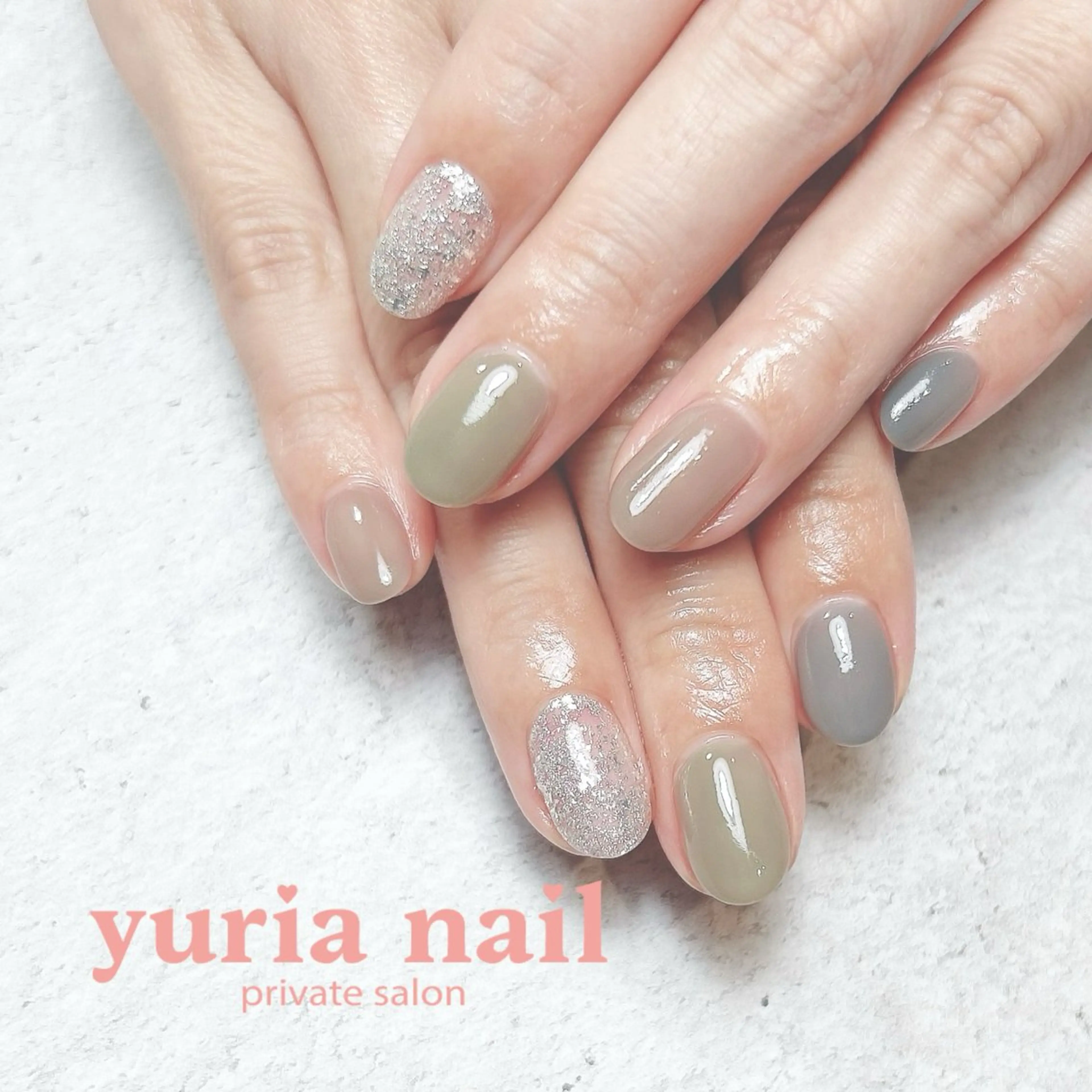 ネイル ジェルネイル ラメ(グリッター) ワンカラーネイル シルバー ハンドネイル 小林 ゆりあのネイルデザイン