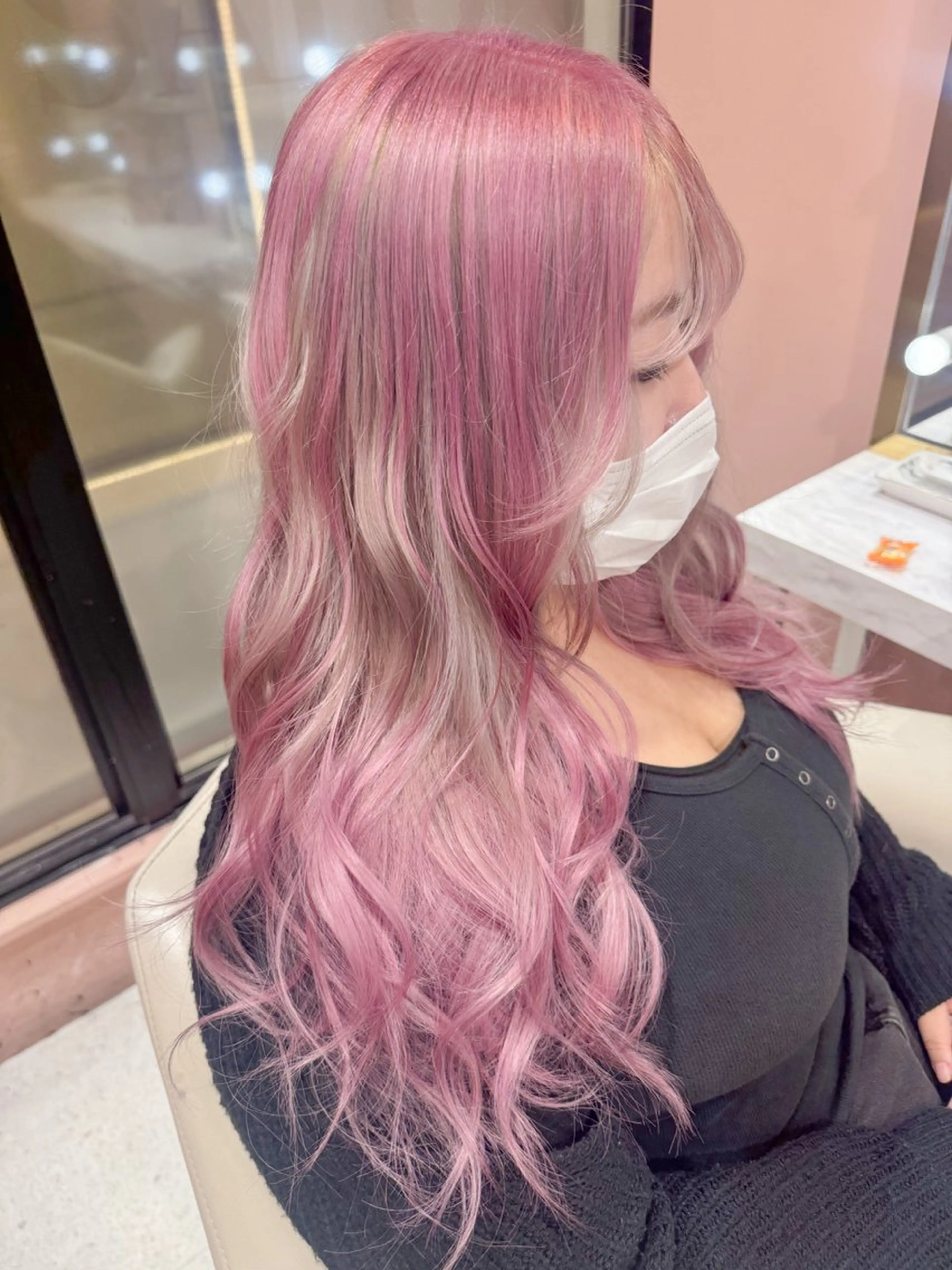 セミロング カラー カシス ハイトーンカラー インナーカラー 韓国風カラー ラベンダーカラー ヘアカラー Chérie所属・Chérie 渋谷/カラーサロンのヘアスタイル