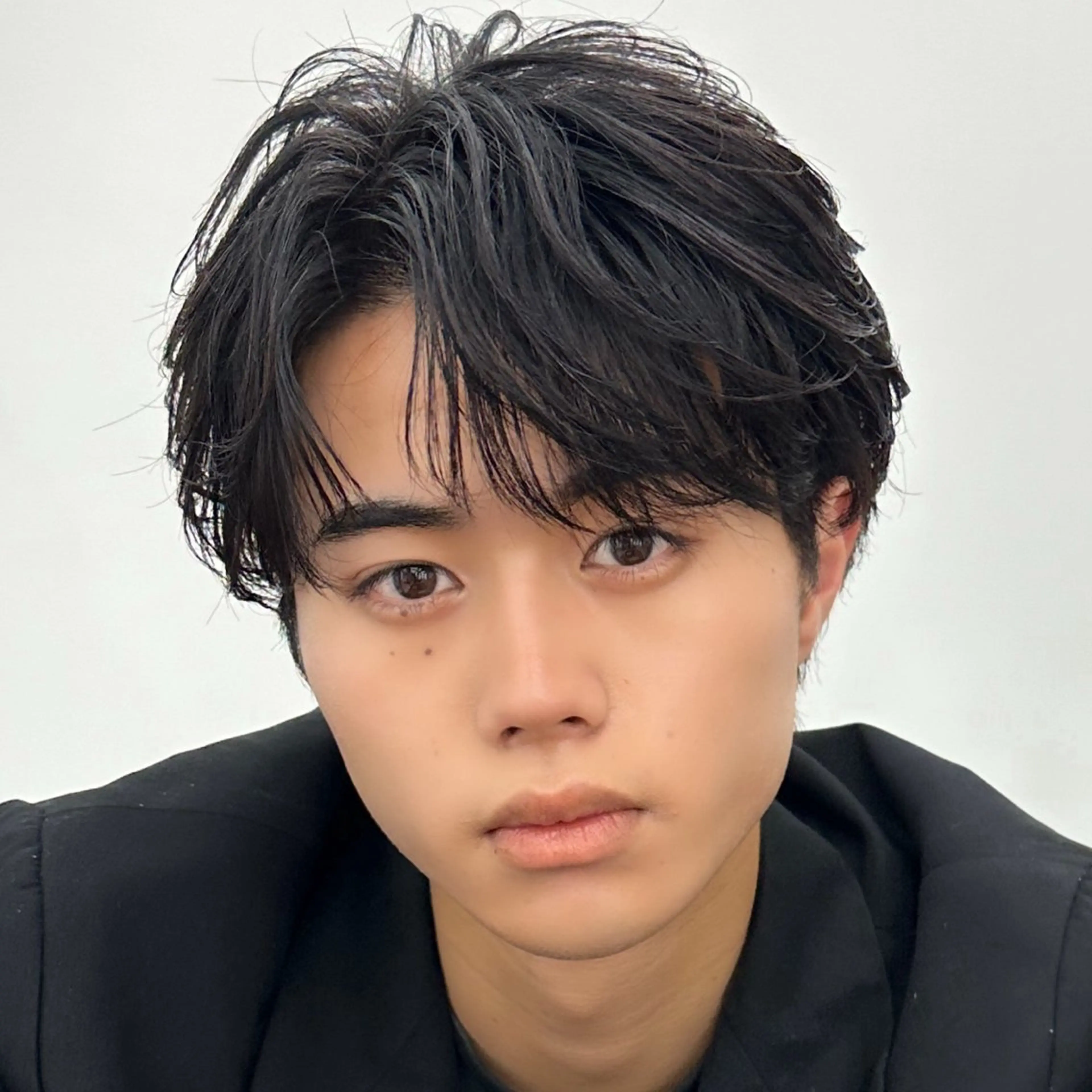 ミディアム パーマ メンズ ミディアムパーマ メンズパーマ カット パーマ 【池袋店 店長】伊藤 昂樹/曲がる縮毛矯正のヘアスタイル