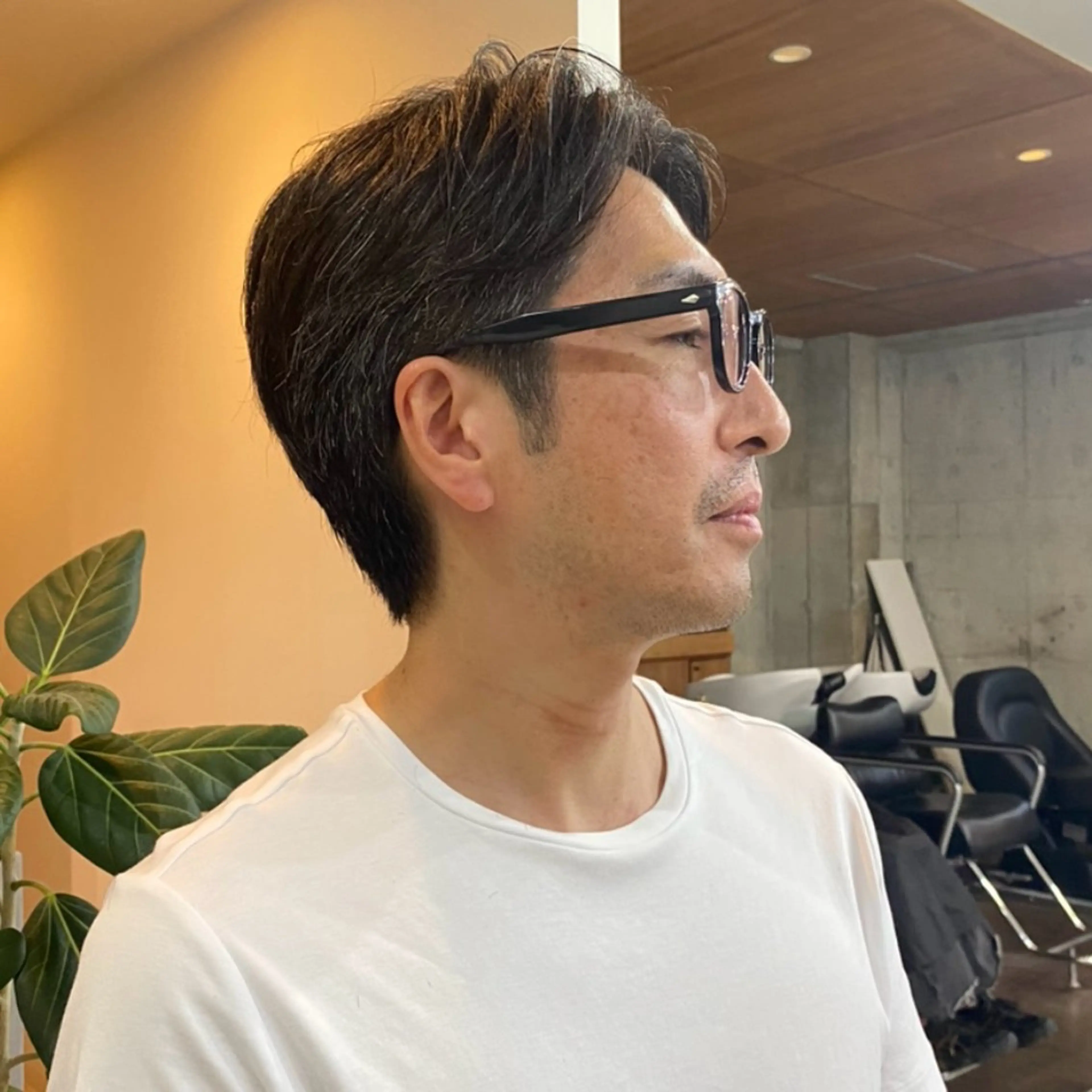 ショート メンズ ビジネス メンズショート ショートヘア センターパート✖️ニ ュアンスパーマのヘアスタイル