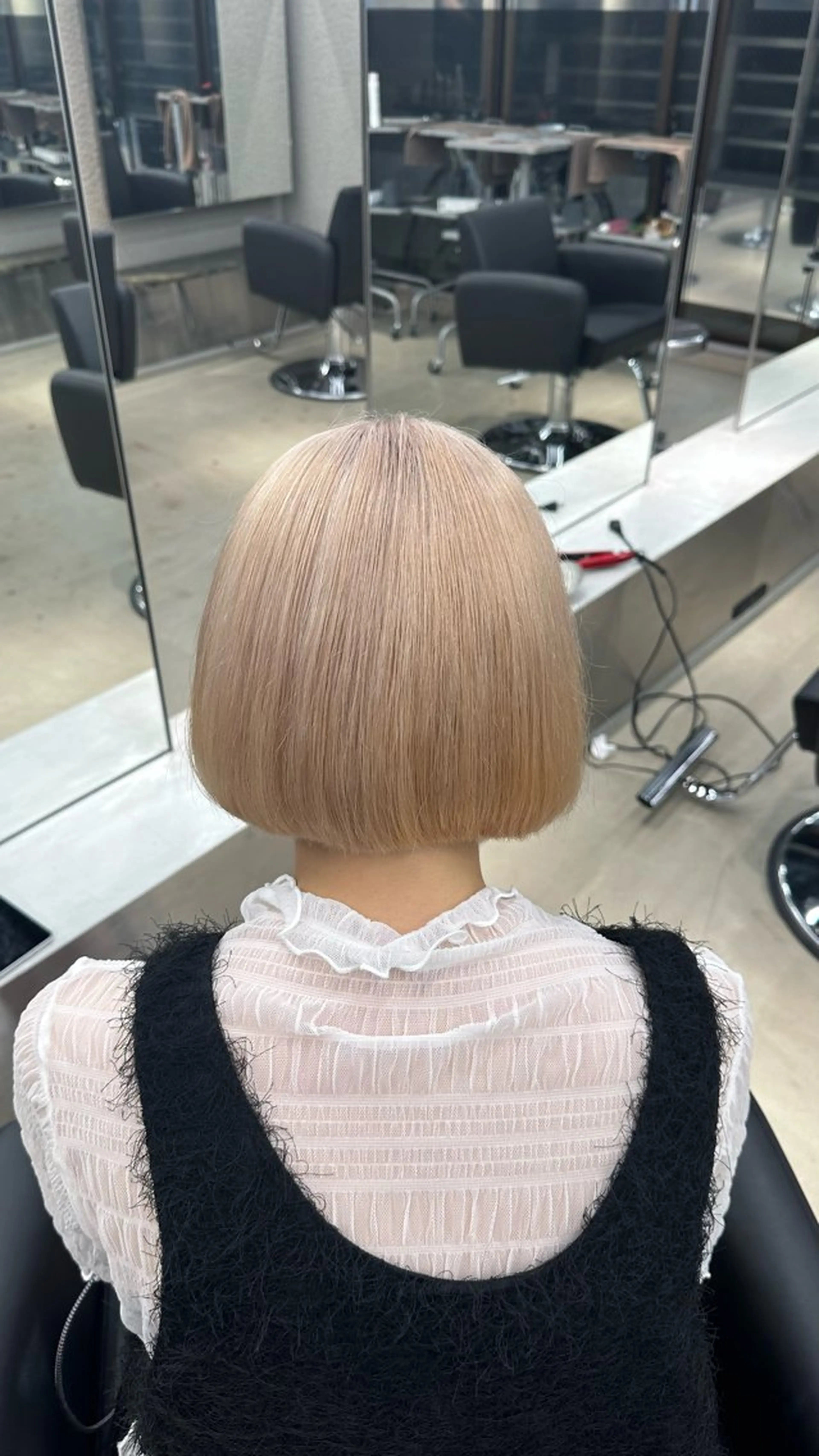 ミディアム カラー ブリーチ レイヤーカット トリートメント ハイトーン/ 縮毛矯正のヘアスタイル