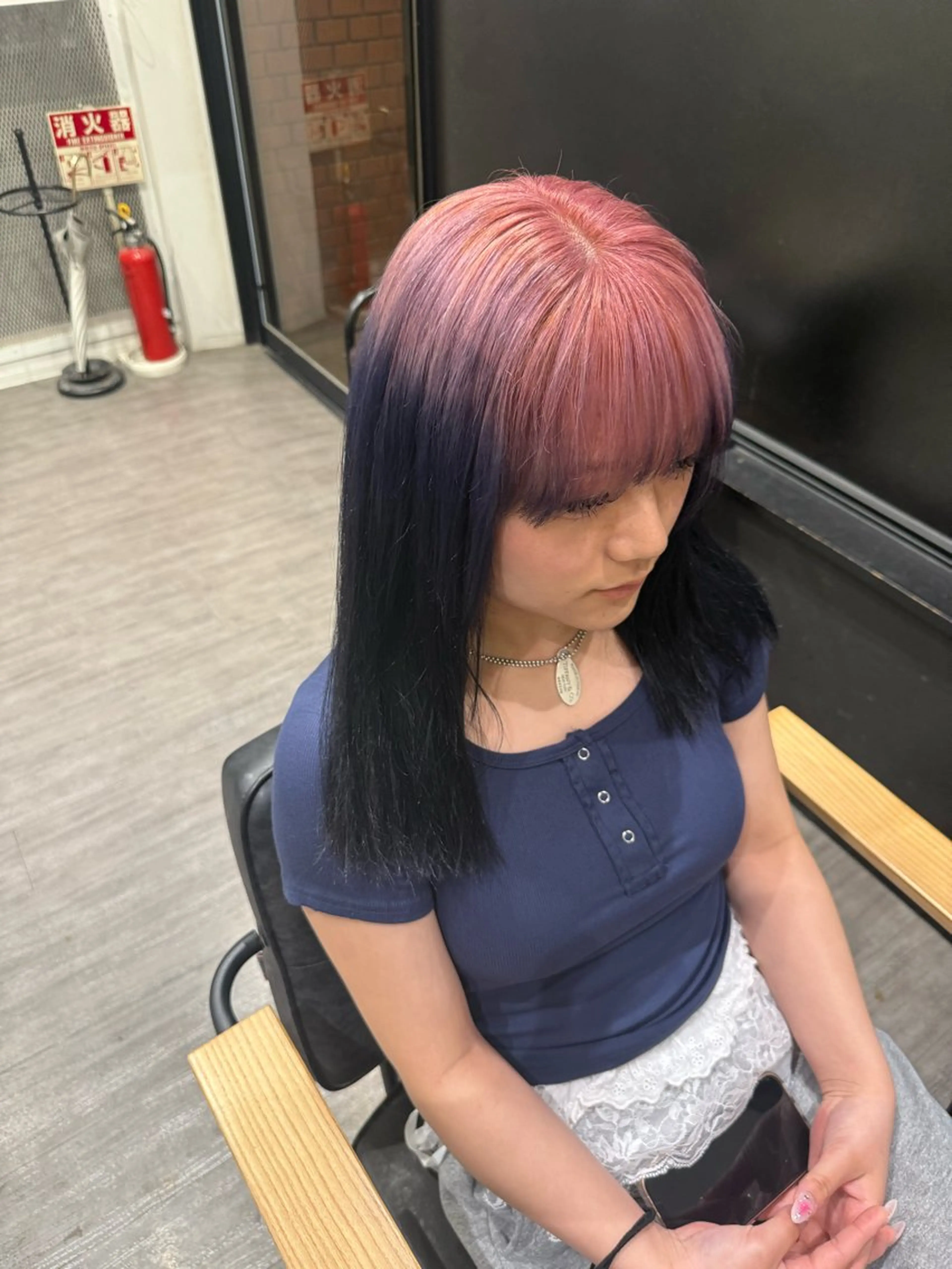 ミディアム カラー ブルーカラー ピンクカラー カット ヘアカラー トリートメント 上田 紗也のヘアスタイル