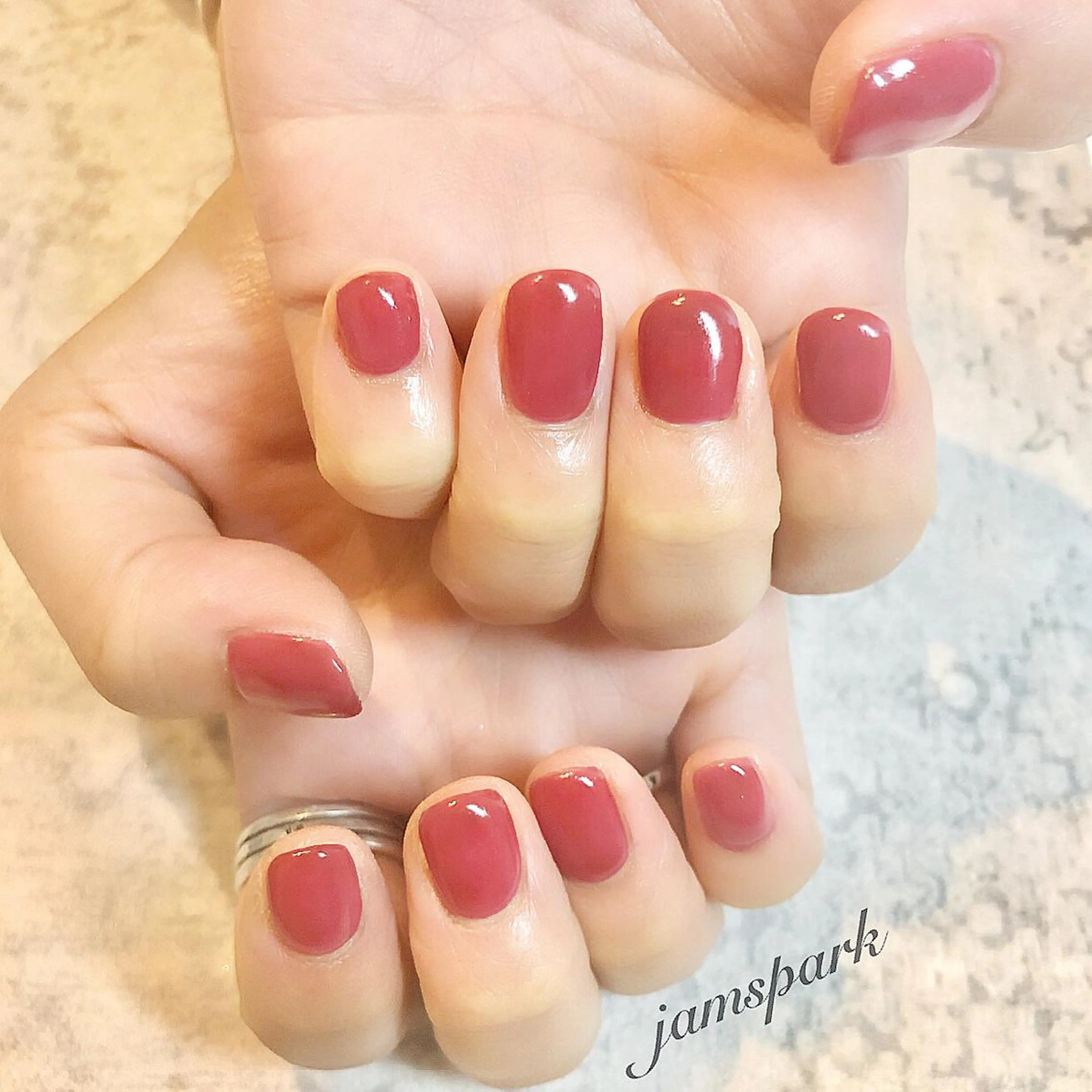ネイル ニュアンスネイル ワンカラーネイル 赤色 ハンドネイル jamspark ✨のネイルデザイン