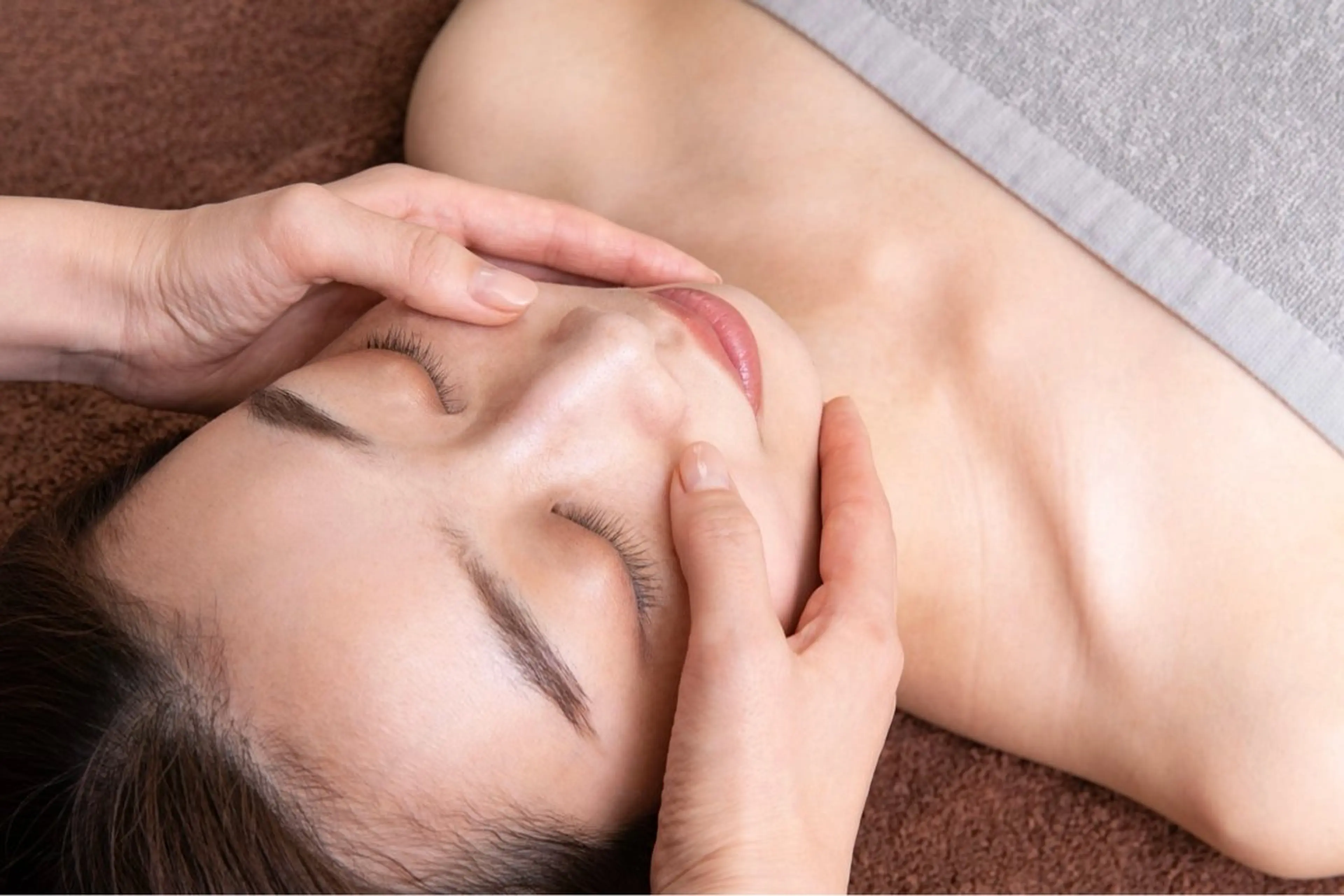【 痛くない小顔矯正➕ヘッドスパ40分 】頭痛,凝り,むくみ,眼精疲労,エラ張り,頬の出っ張り,二重顎…等の写真