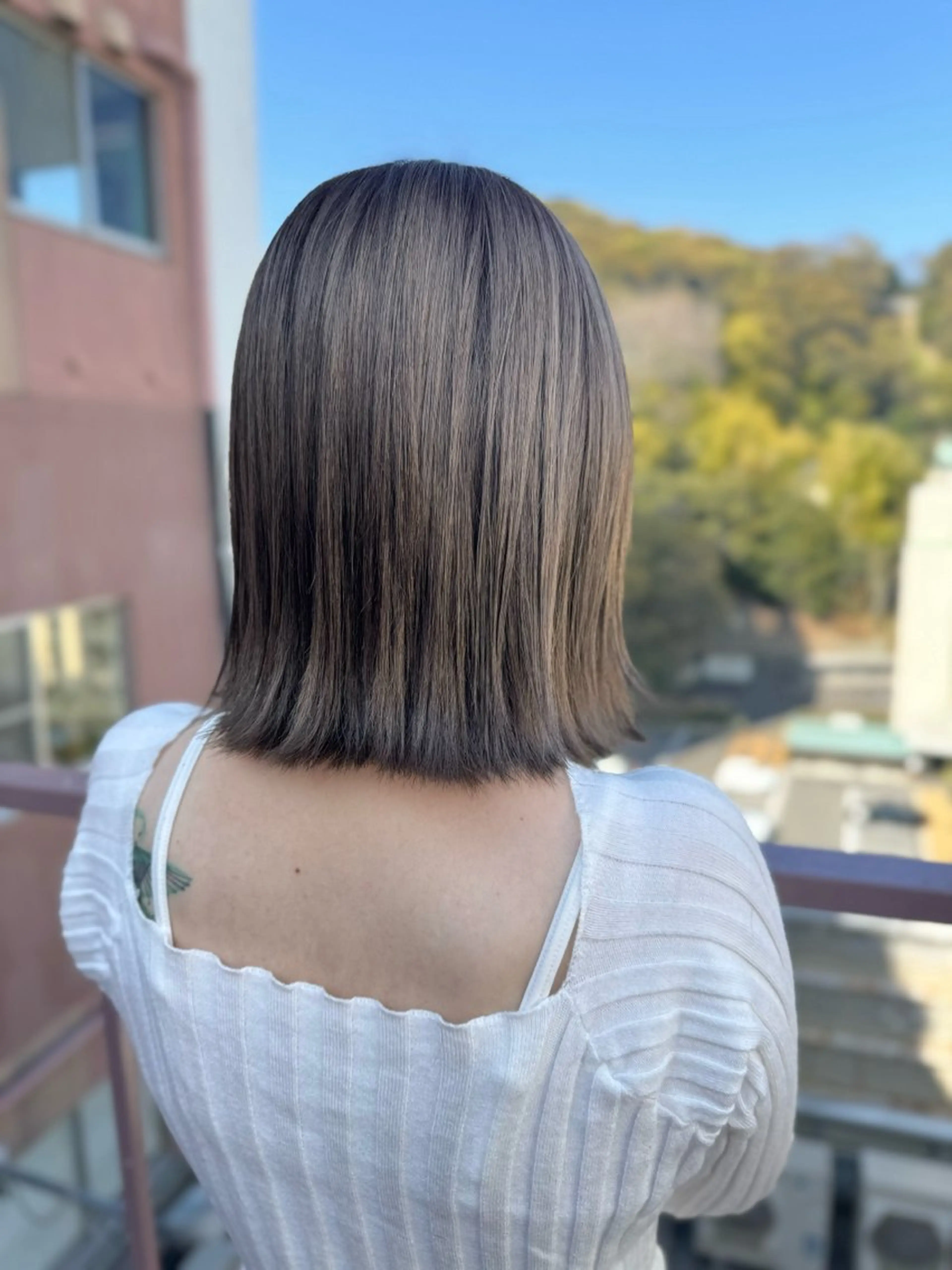 ミディアム カラー グレージュ オリーブグレージュ オリーブグレー ヘアカラー Viage （ビアージュ）のヘアスタイル