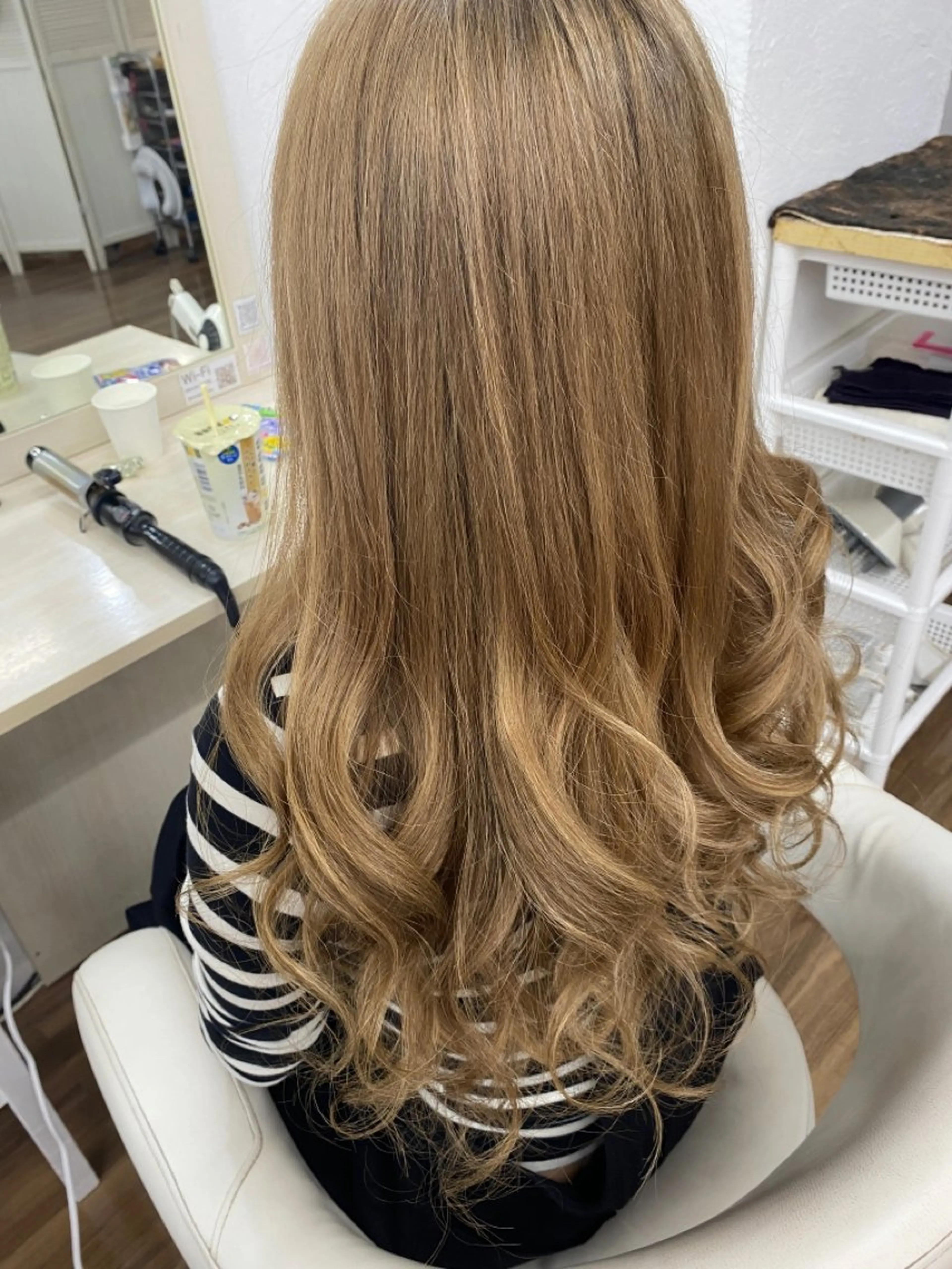 ロング カラー ベージュカラー ミルクティーベージュ トリートメント ヘアカラー トリートメント GLOSS 心斎橋 山上のヘアスタイル
