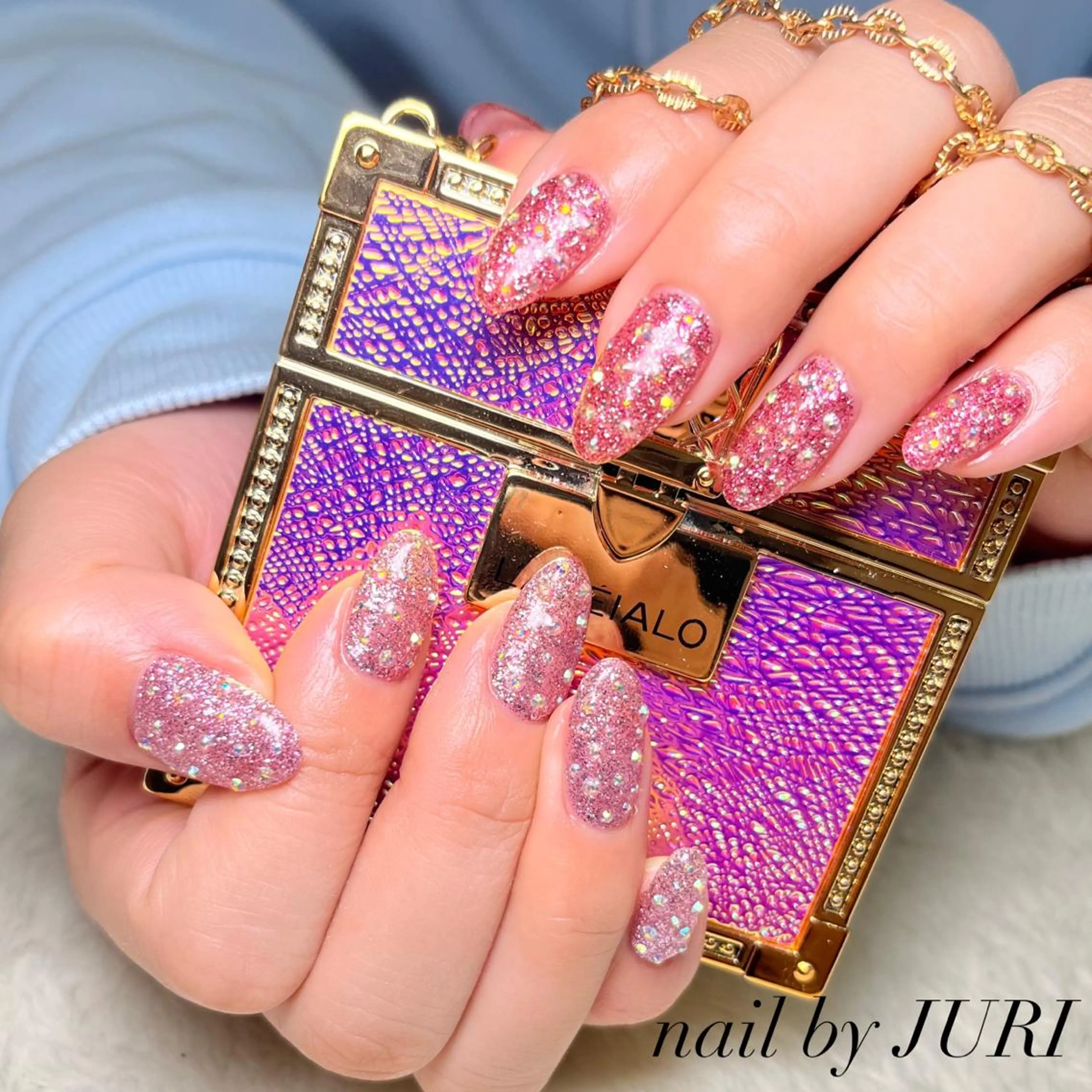 ネイル フットネイル フレンチネイル ジェルネイル ラメ(グリッター) ラメグラデーション NEO Beauty Salon所属・𝐍𝐄𝐎 𝐉𝐔𝐑𝐈のネイルデザイン