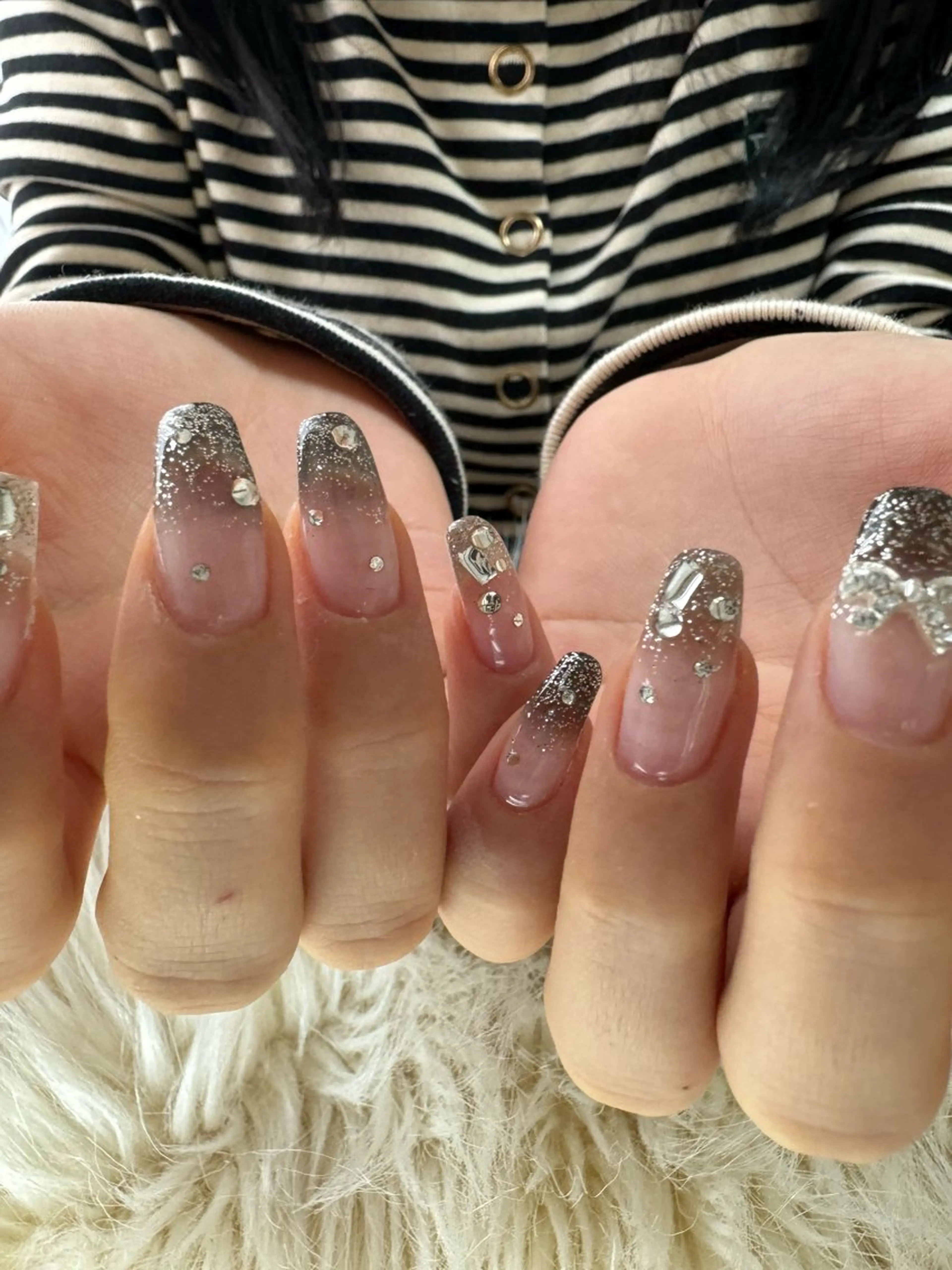 ネイル ジェルネイル 韓国ネイル ラメ(グリッター) 持ち込み パラジェル ハンドネイル flowers nailのネイルデザイン