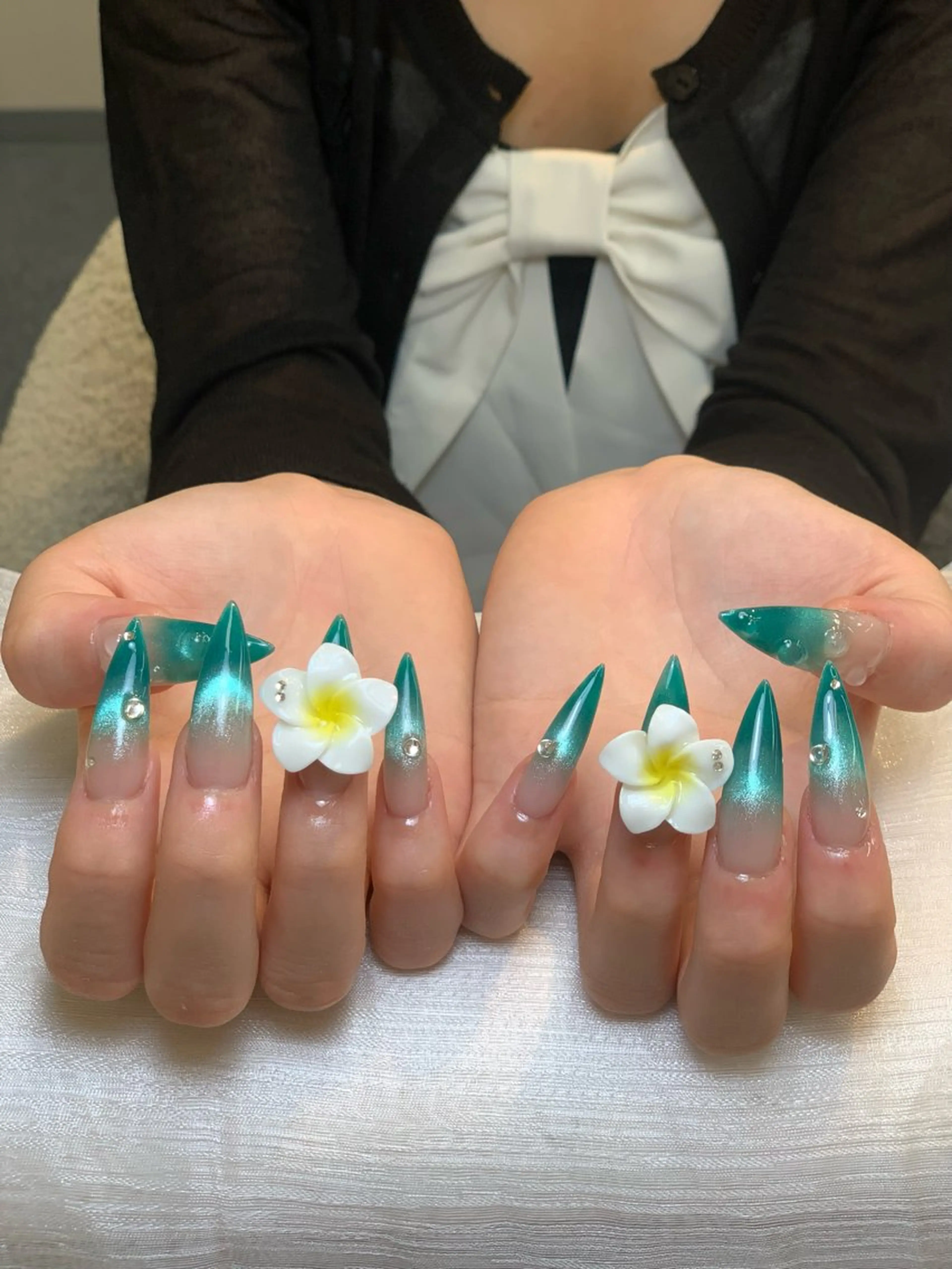 ネイル アートネイル 長さ出し ジェルネイル マグネットネイル ニュアンスネイル ハンドネイル Cloudy Chanのネイルデザイン
