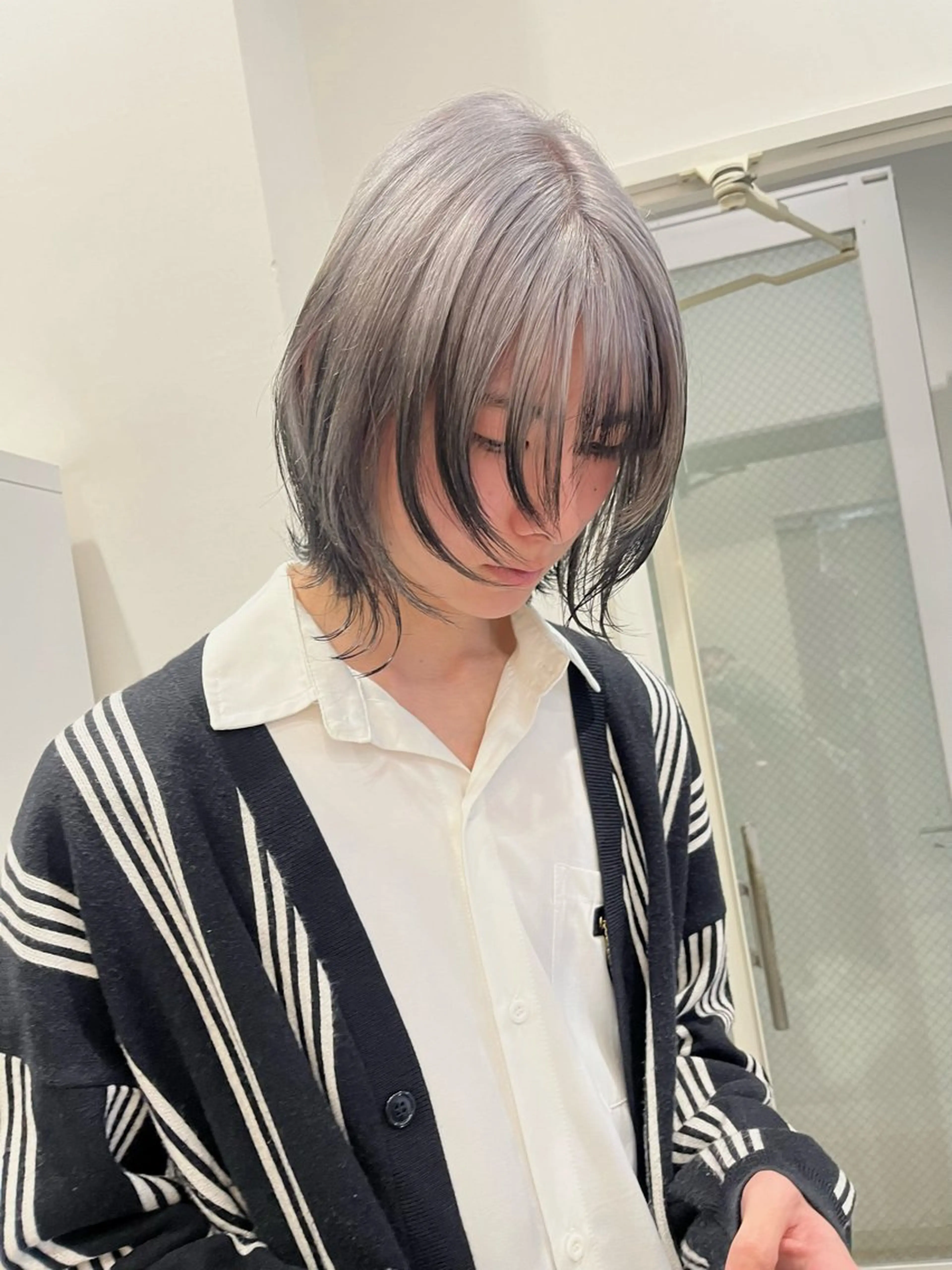 ミディアム カラー メンズ メンズウルフカット デザインカラー ウルフカット keshiki🦋 Nanaのヘアスタイル