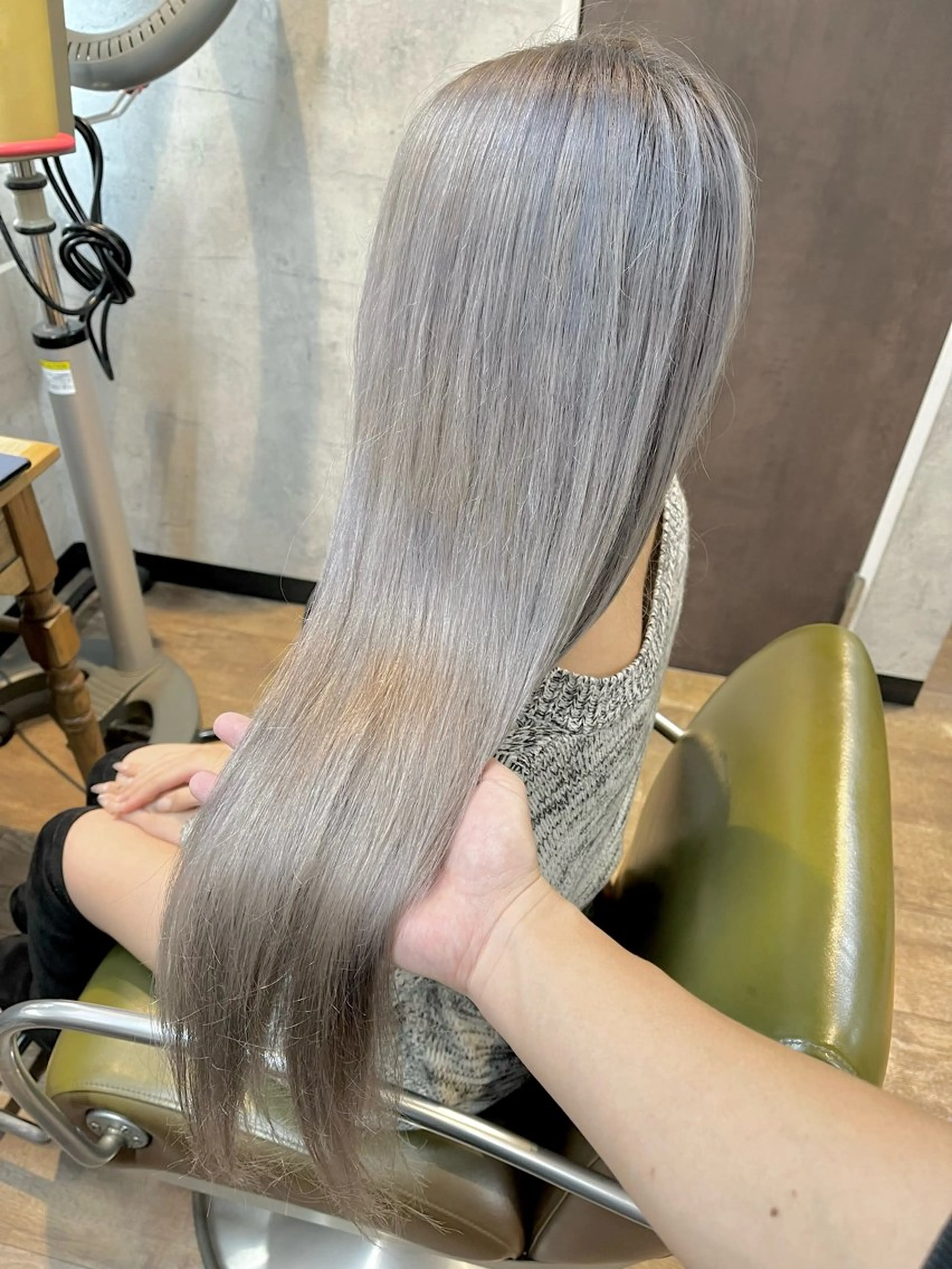 ロング カラー シルバー 松井 敬太郎のヘアスタイル