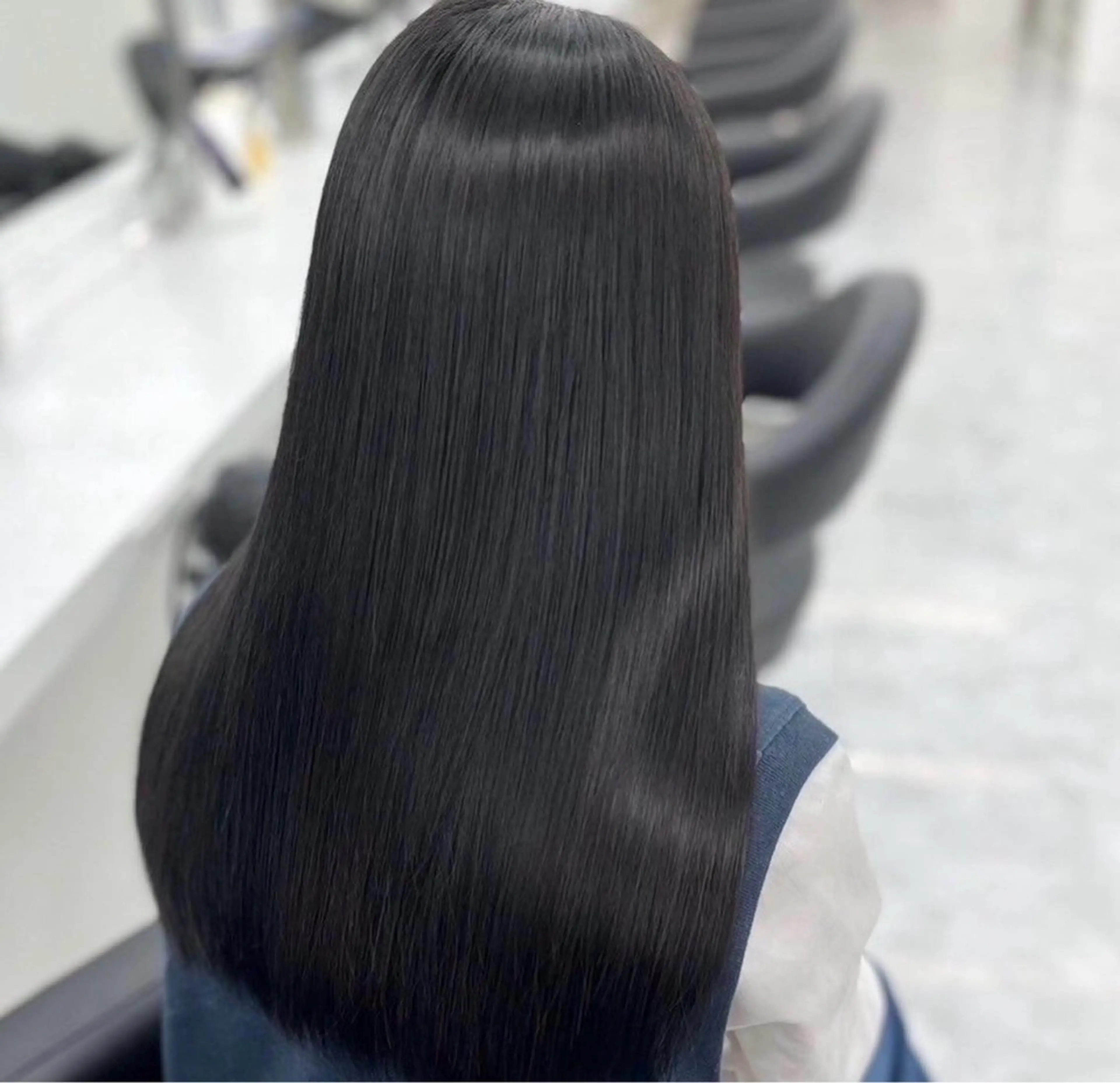 ミディアム パーマ ヘアアレンジ くせ毛 学生 髪質改善 縮毛矯正 ストレートパーマ カット ヘアカラー 縮毛矯正 ヘッドスパ 🩵ダメージレス艶感 ハイトーン🩷のヘアスタイル