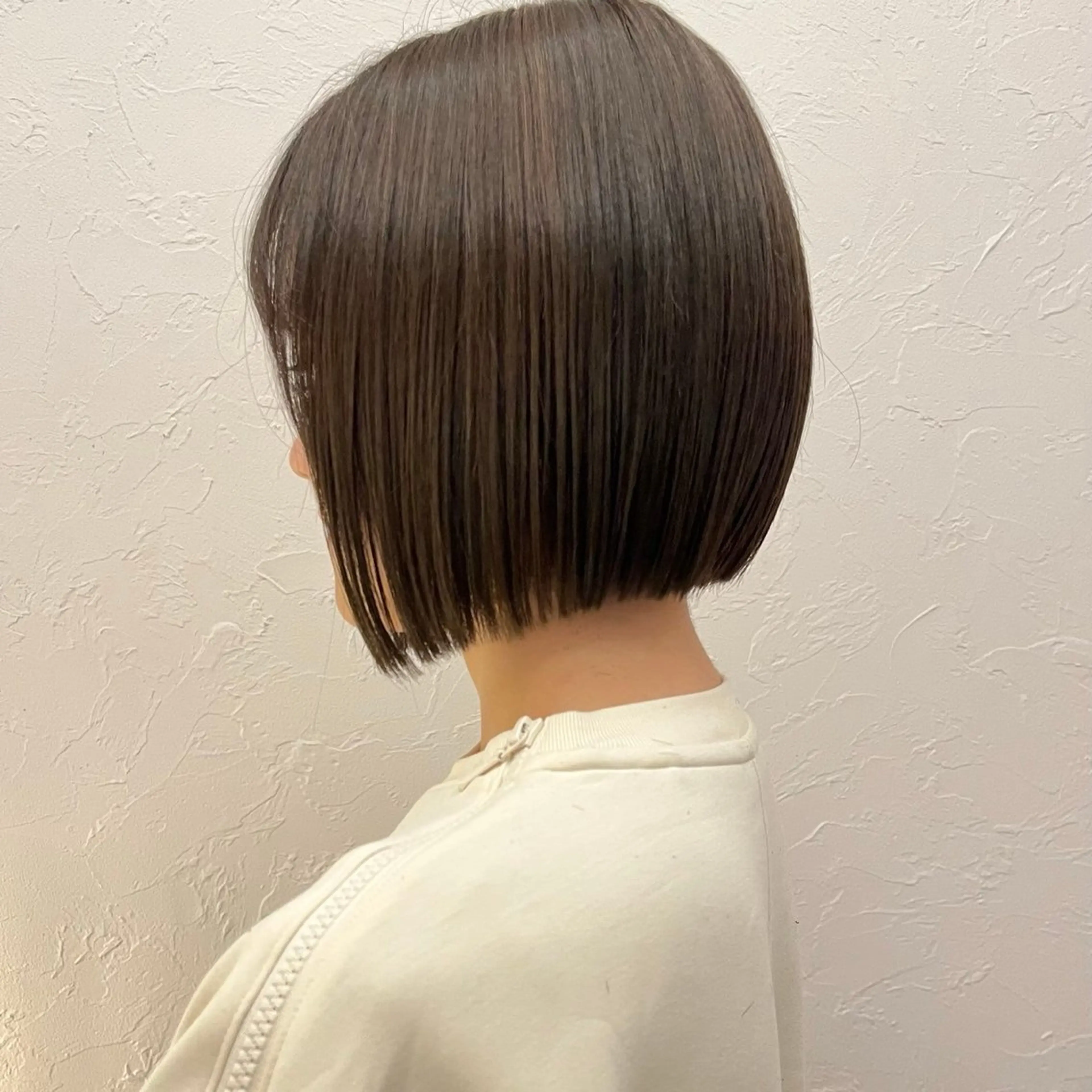 ショート ボブ SLASHスラッシュ 小西結奈のヘアスタイル