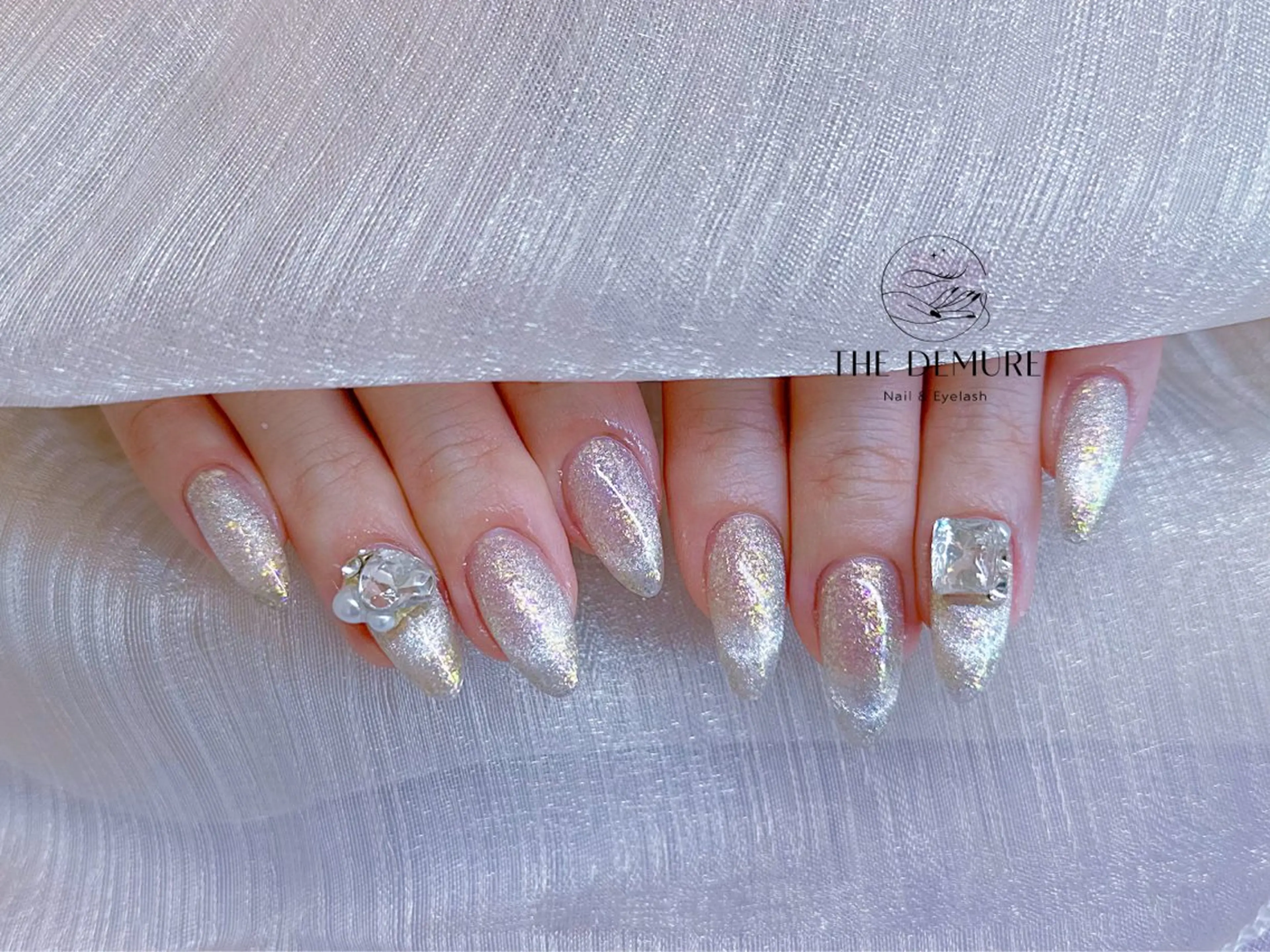 ネイル アートネイル キラキラネイル 韓国ネイル 水色 ロングネイル ハンドネイル ハンドケア NailDemure 【銀座店】のネイルデザイン