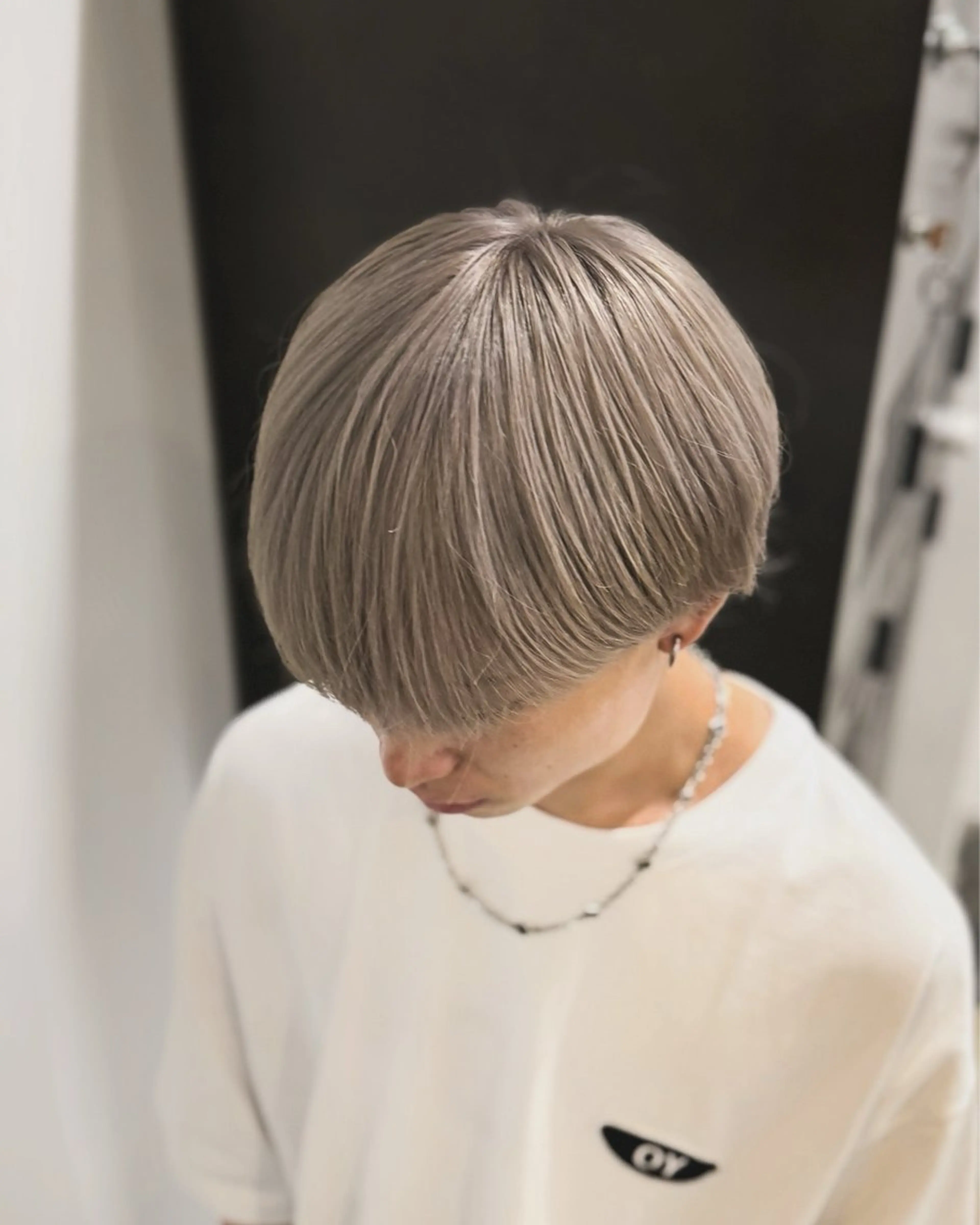 カラー メンズ メンズブリーチ ブリーチ シルバー ハイトーン/デザイン カラー／悠斗のヘアスタイル