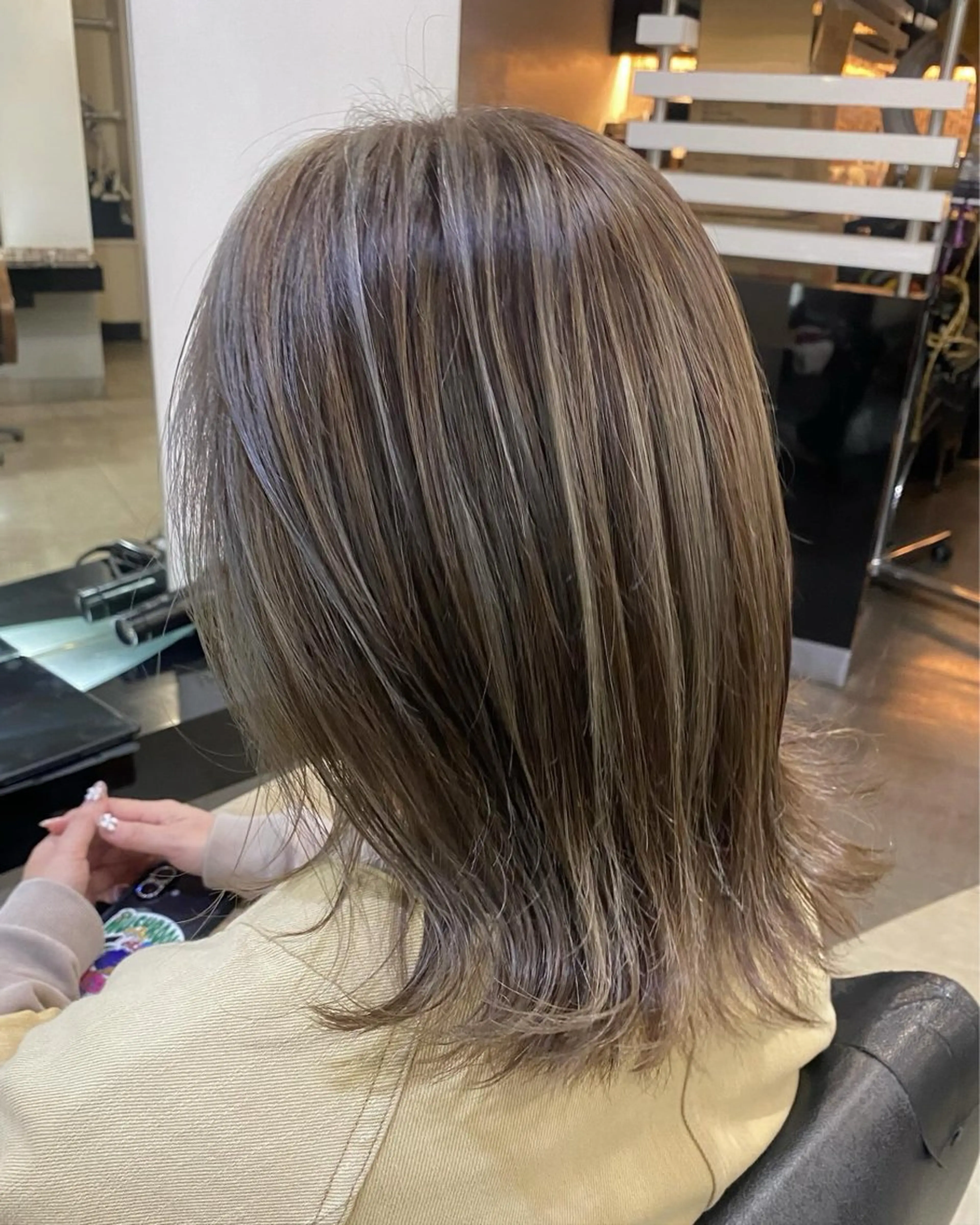 ミディアム カラー ヘアアレンジ ハイライトカラー ハイライト DISCOHAIRsanc（ルジャルダン町田）所属・烏山 達也のヘアスタイル