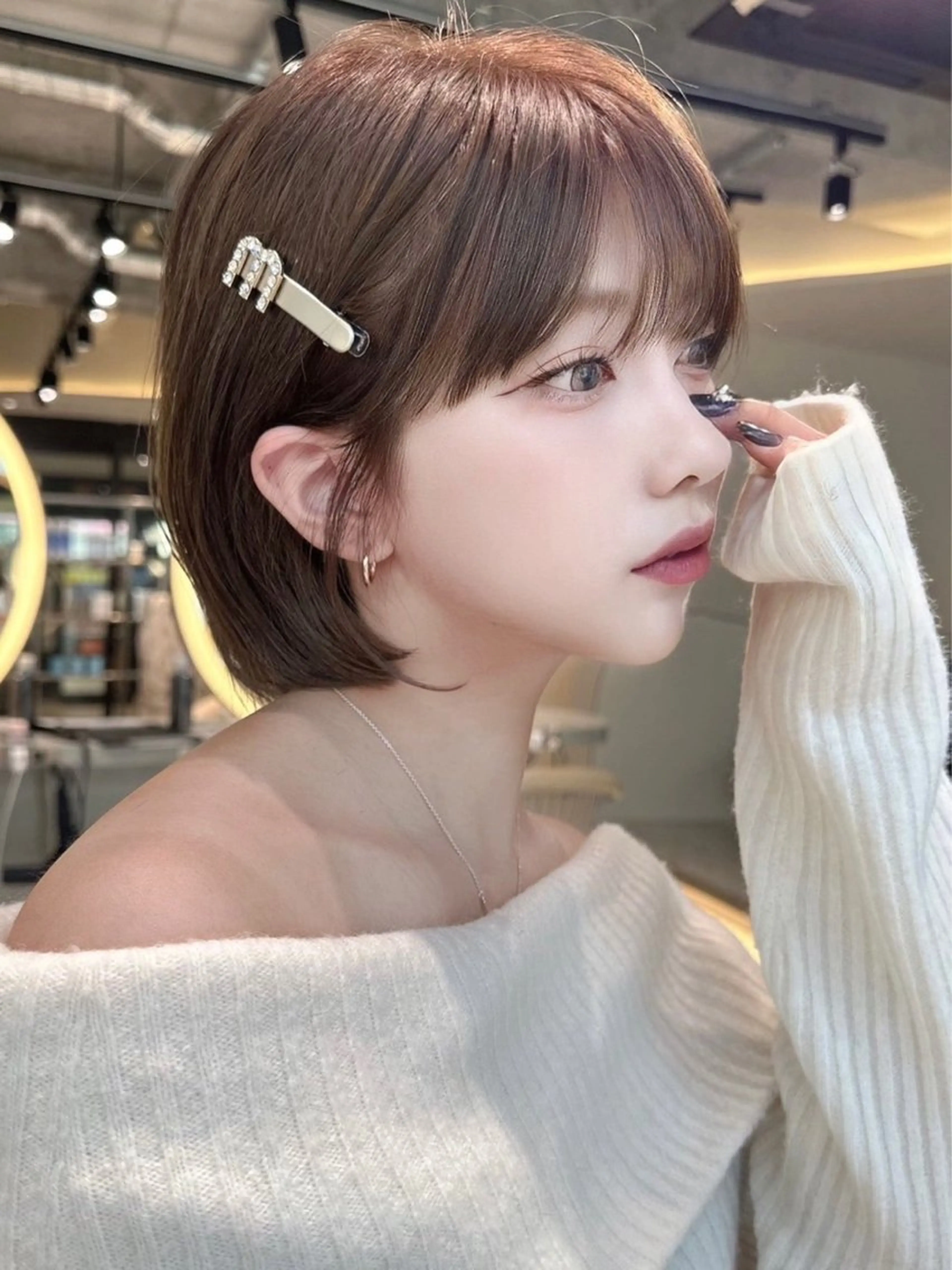 ショート カラー カット ヘアカラー かえ🩶韓国ボブ🎀 透明感カラー🥣のヘアスタイル