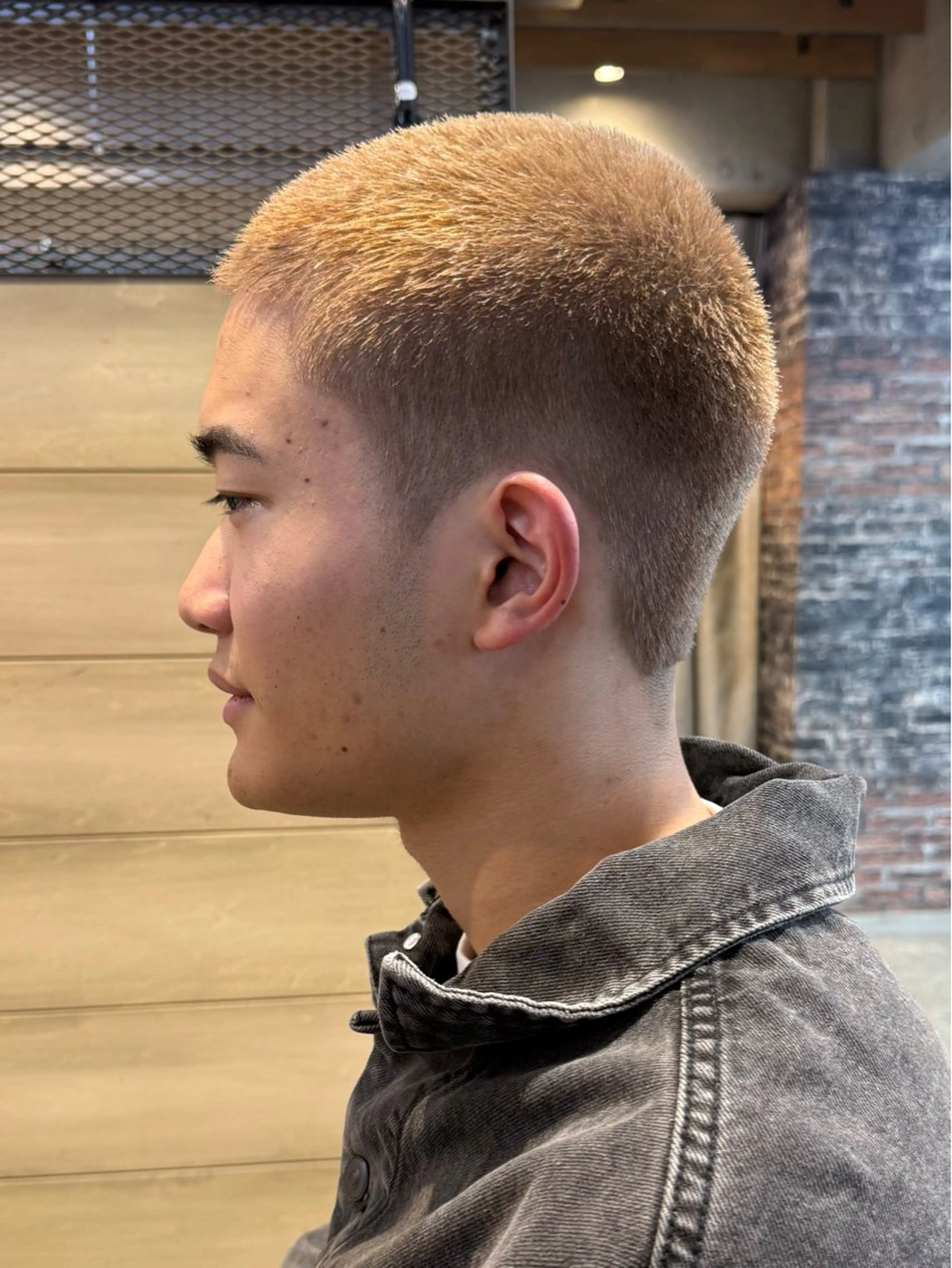 ショート カラー メンズ ビジネス センターパート フェードカット フェザーパーマ メンズ韓国風 カット ヘアカラー トリートメント ヘアセット 新宿メンズパーマ TAKEのヘアスタイル