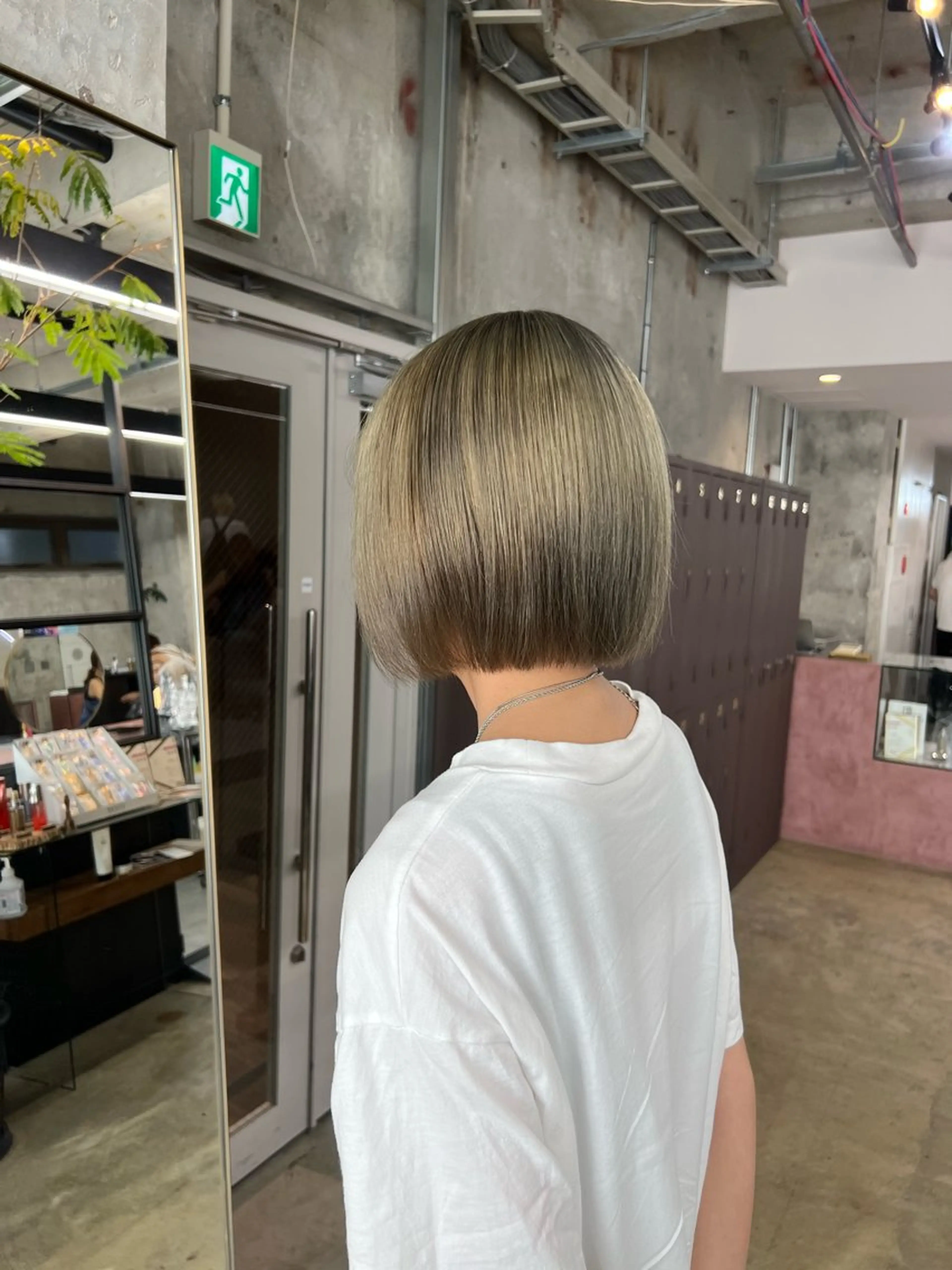 カラー ブリーチ グレージュ オリーブカラー オリーブグレージュ オリーブグレー era所属・azumi/ボブ/暖 色/オリーブ/縮毛のヘアスタイル