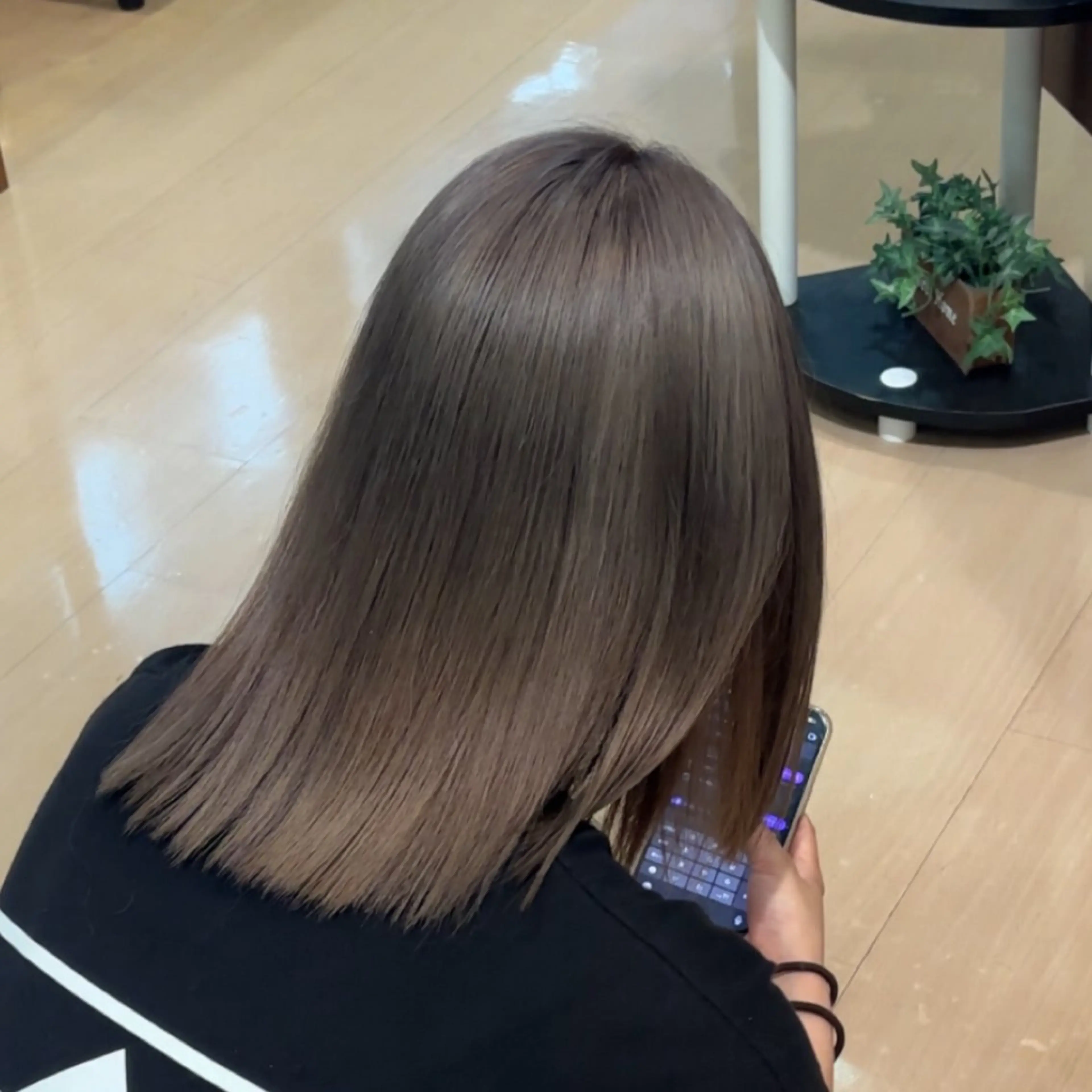 ミディアム カラー カット ヘアカラー トリートメント ✨ケアブリーチカラー ✨️透明感カラーのヘアスタイル
