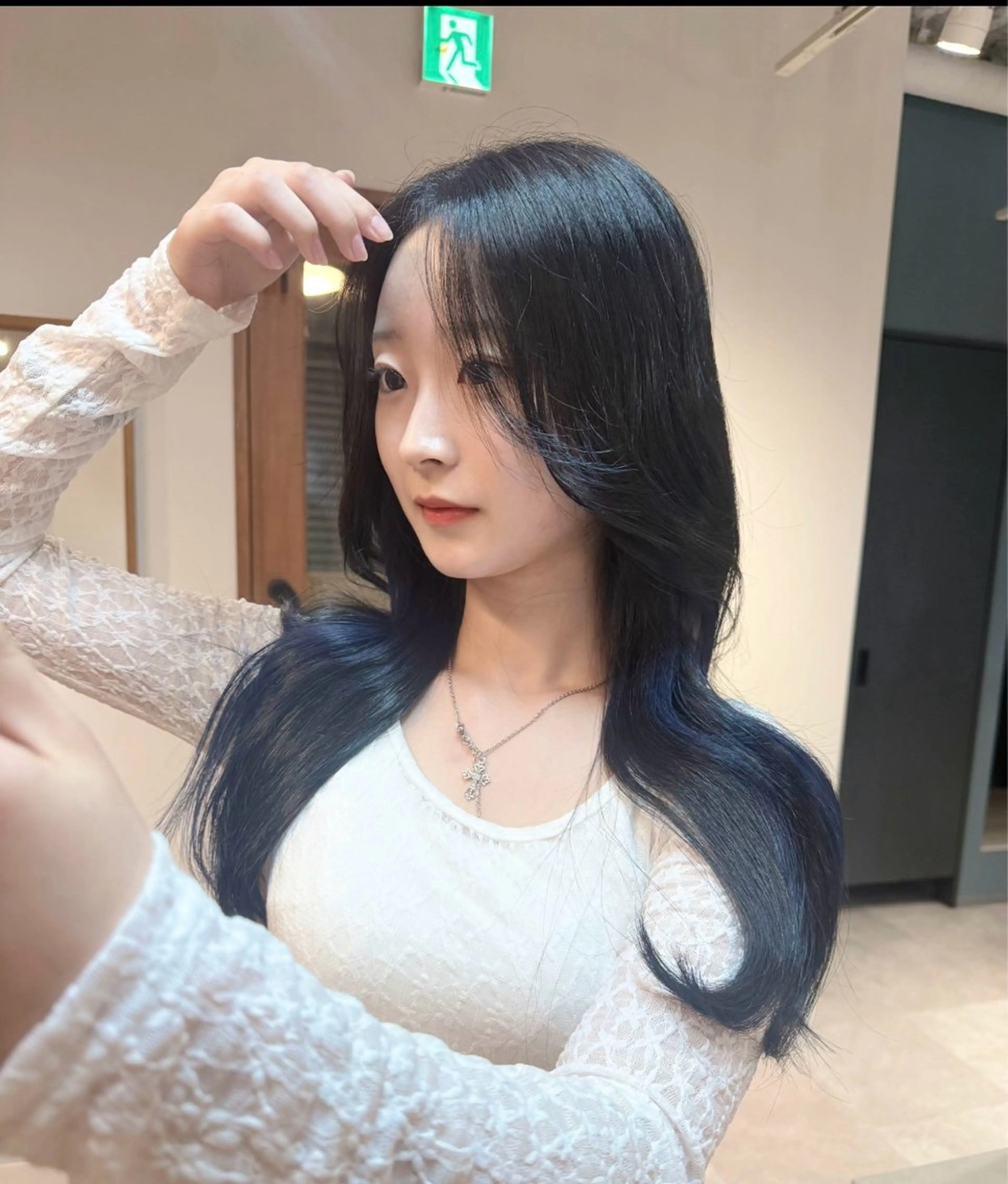 ロング カラー ブルーカラー イヤリングカラー カット ヘアカラー トリートメント 岡本 太陽☀️のヘアスタイル