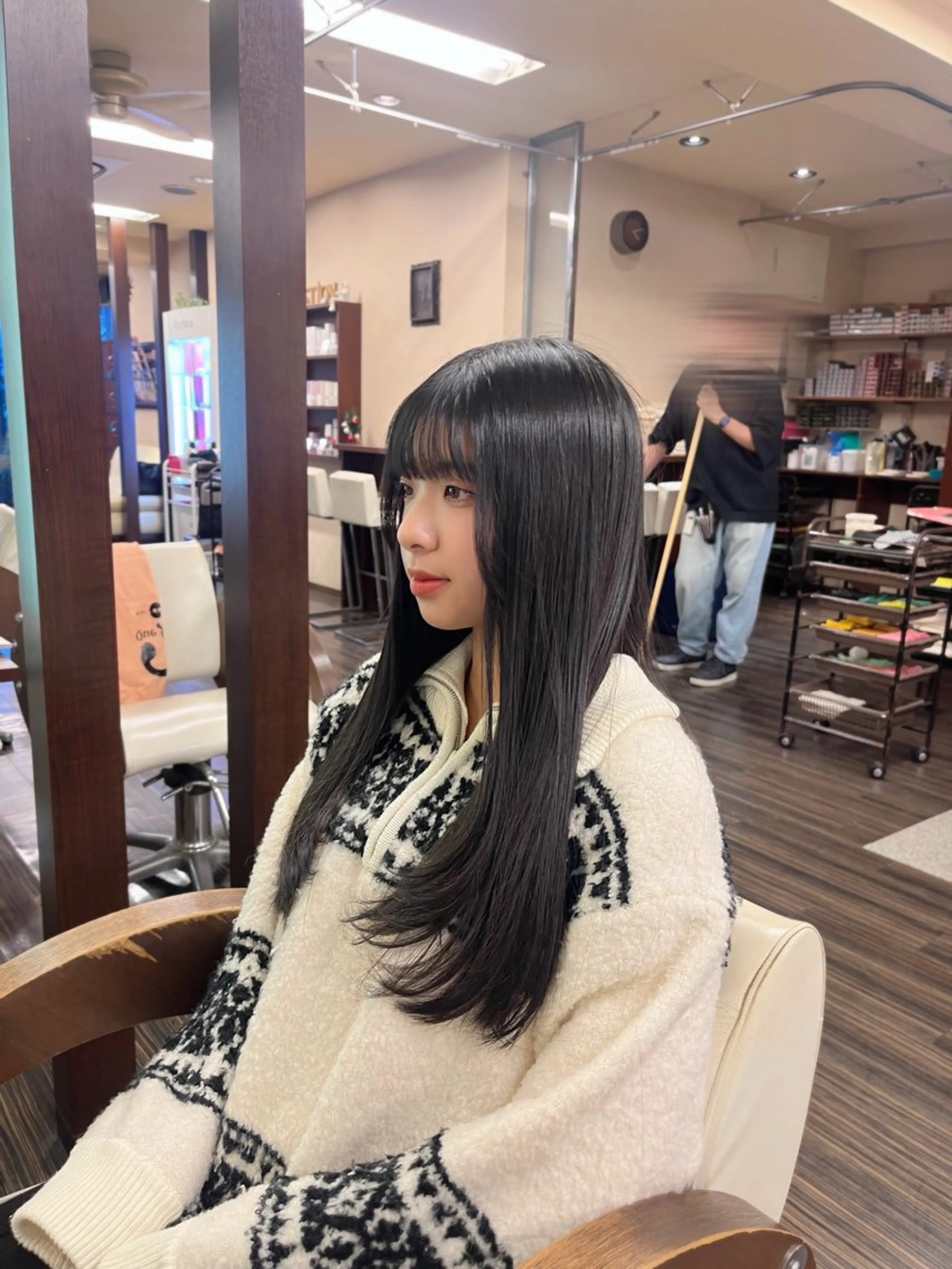 ロング 顔まわりレイヤー レイヤーカット カット トリートメント 森 ハリス誠一のヘアスタイル