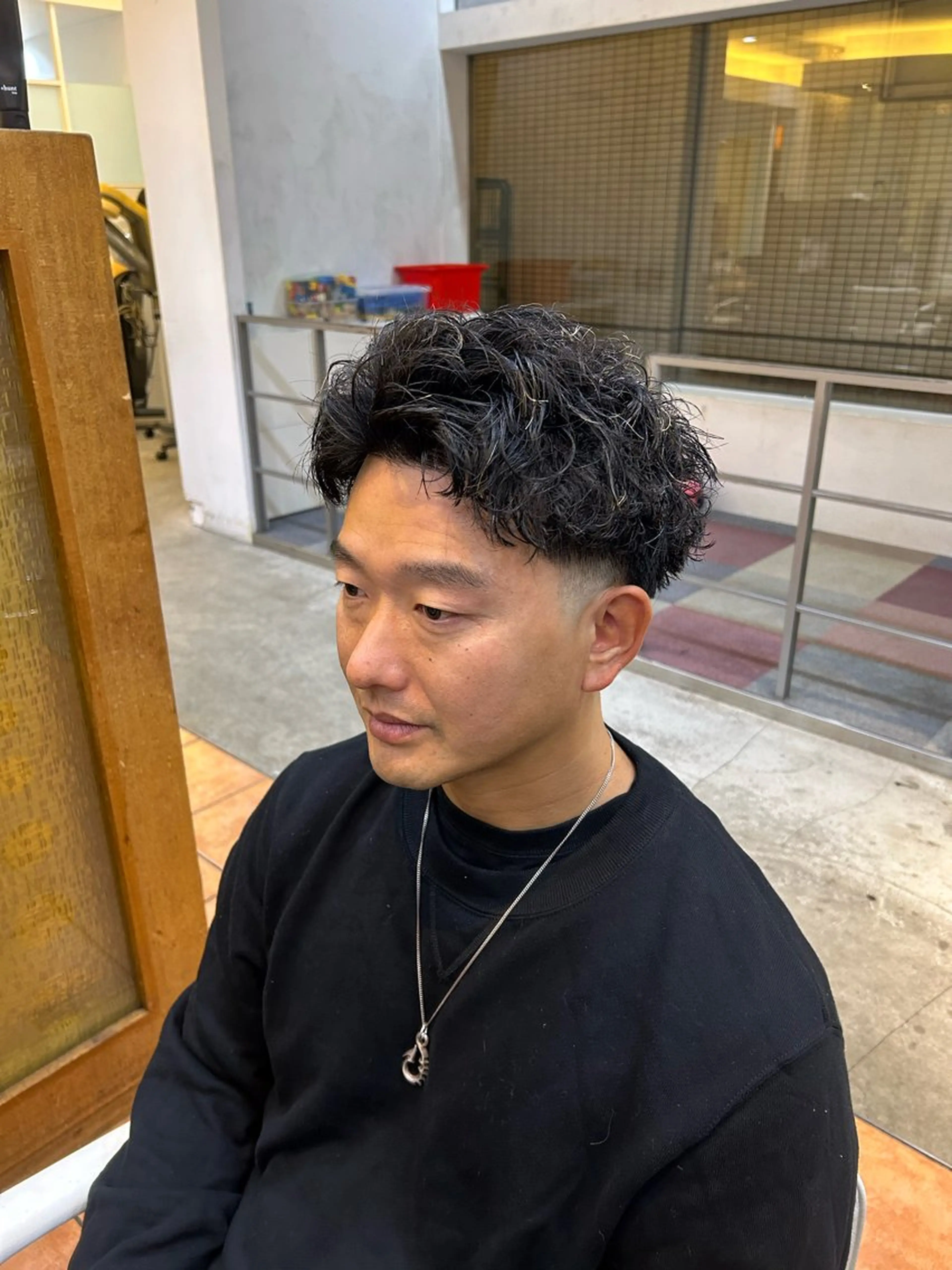 ショート パーマ メンズ フェードカット メンズパーマ カット パーマ メンズパーマ/ ハイライト Tumのヘアスタイル