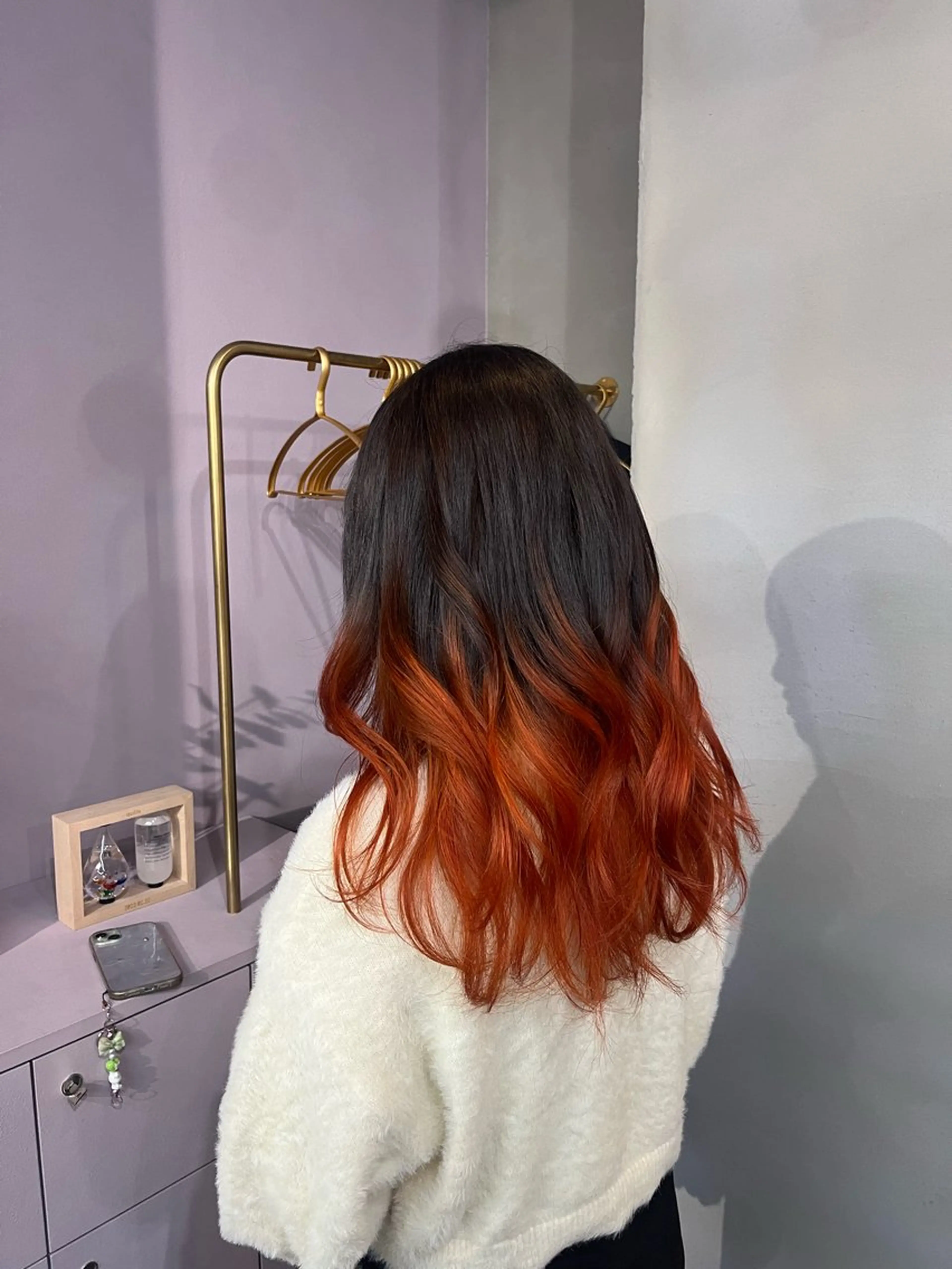 セミロング カラー グラデーションカラー オレンジ qulim hair所属・赤座 早紀【qulim】のヘアスタイル