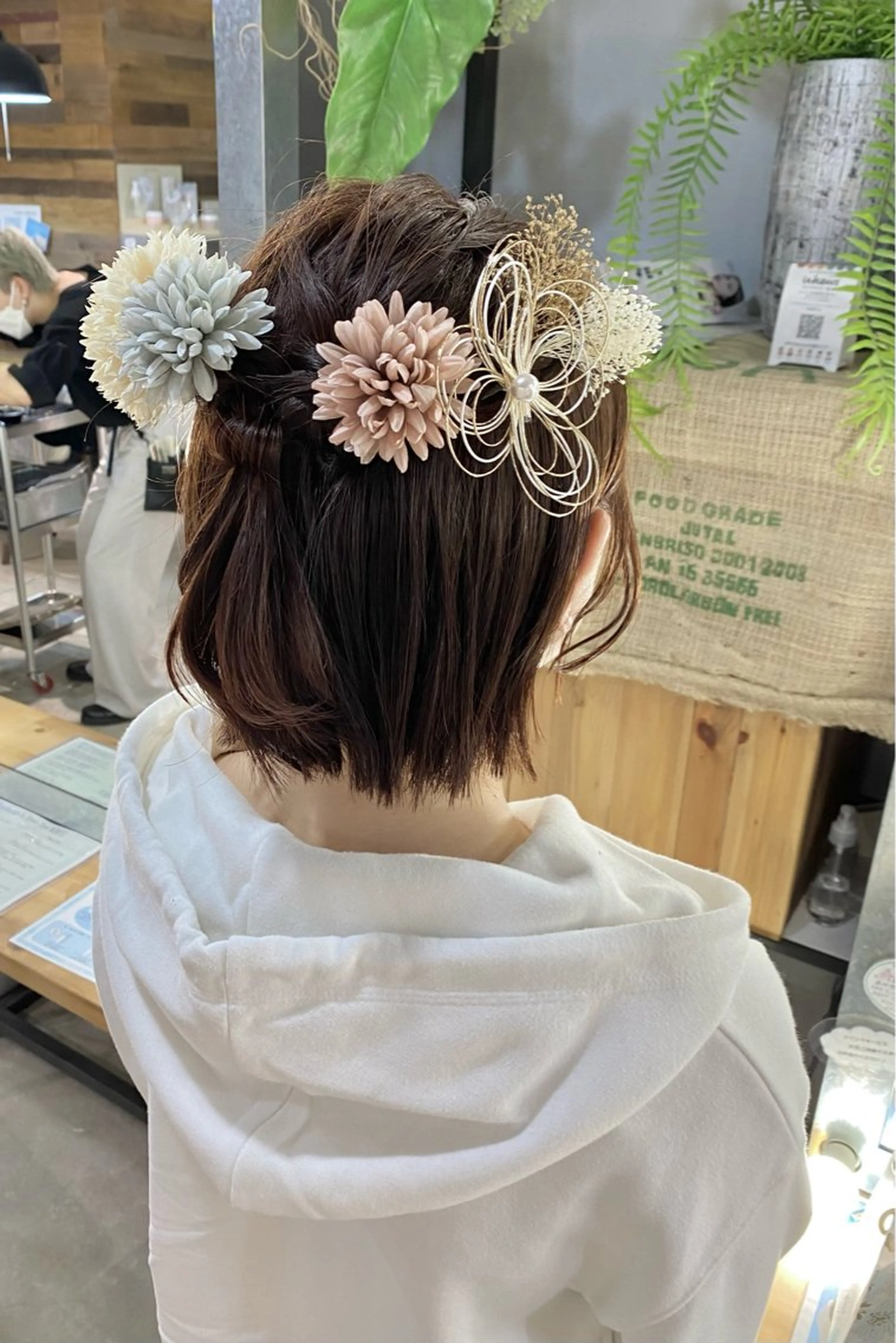 ミディアム 菊地 紗矢のヘアスタイル