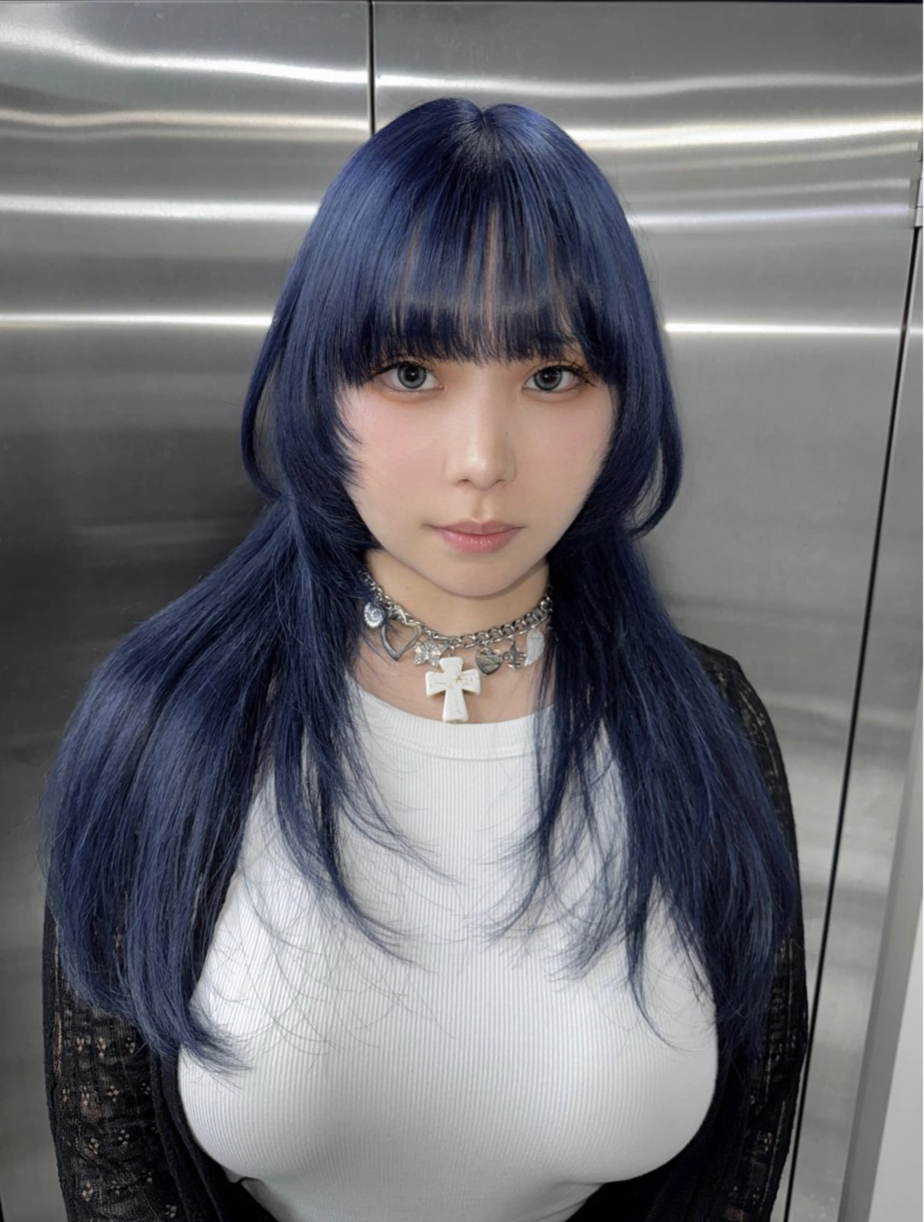 セミロング カラー ヘアアレンジ ヘアカラー トリートメント ヘアセット 寒色アイドルカラー JUNOチナツのヘアスタイル