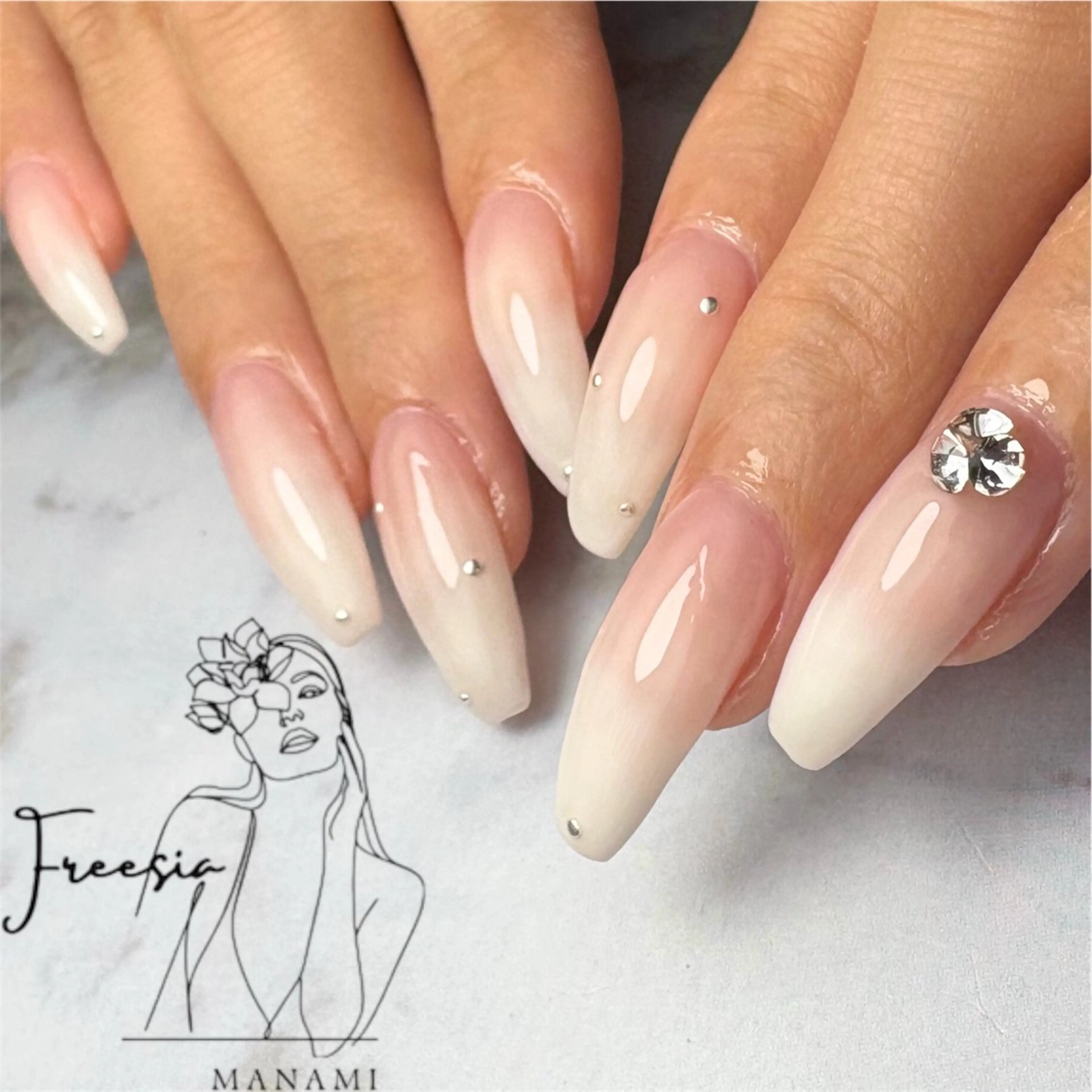 ネイル ワンホンネイル 冬ネイル ハンドネイル freesia Manamiのネイルデザイン