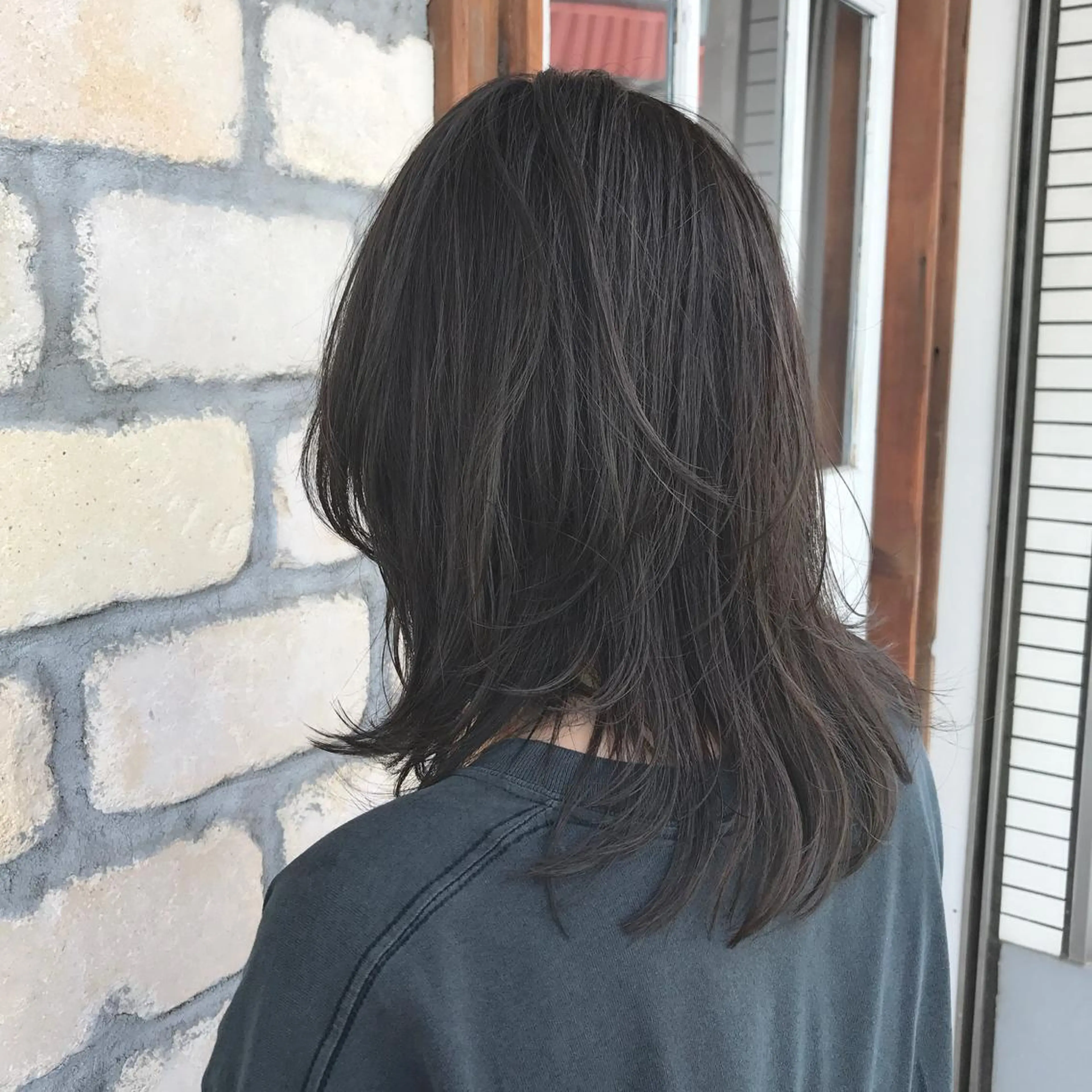 ミディアム カラー グレージュ レイヤーカット ウルフカット emme エミィ/立川のヘアスタイル