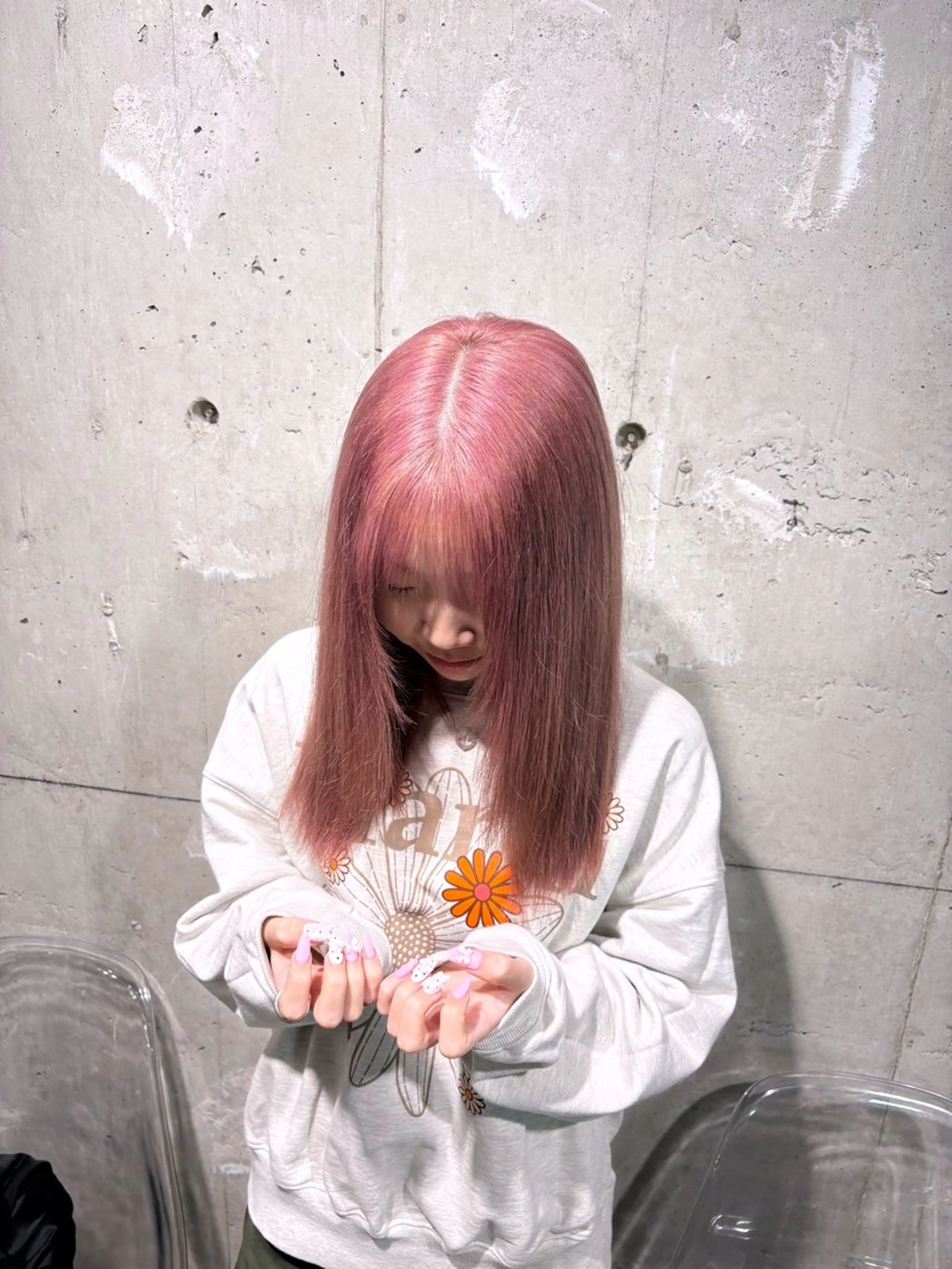 カラー ヘアカラー トリートメント ベージュ／ピンク【く すみカラー】レイヤーのヘアスタイル