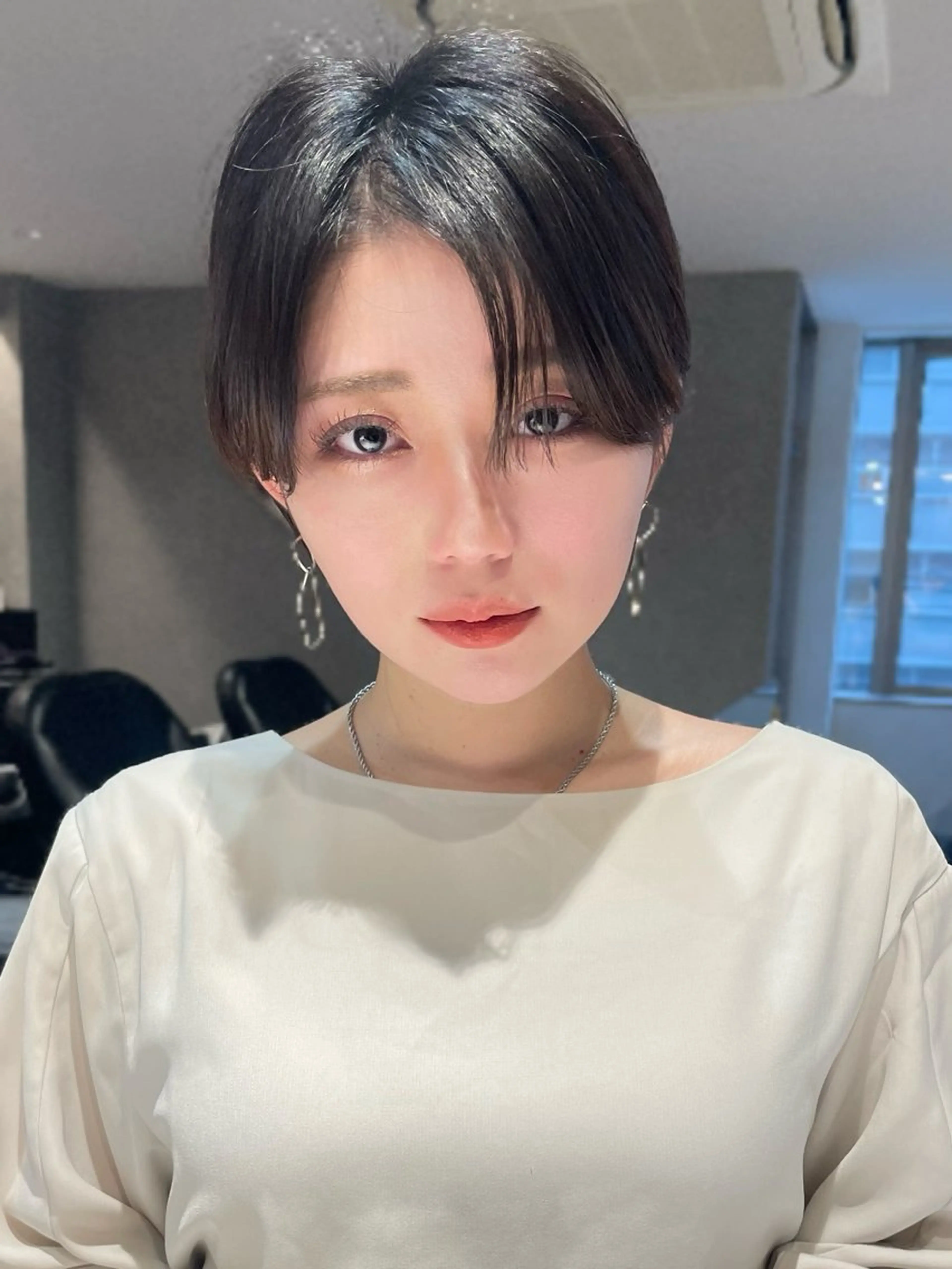 ショート カラー カット ヘアカラー 縮毛矯正 トリートメント 💛美髪ハイトーン LEON🩶のヘアスタイル
