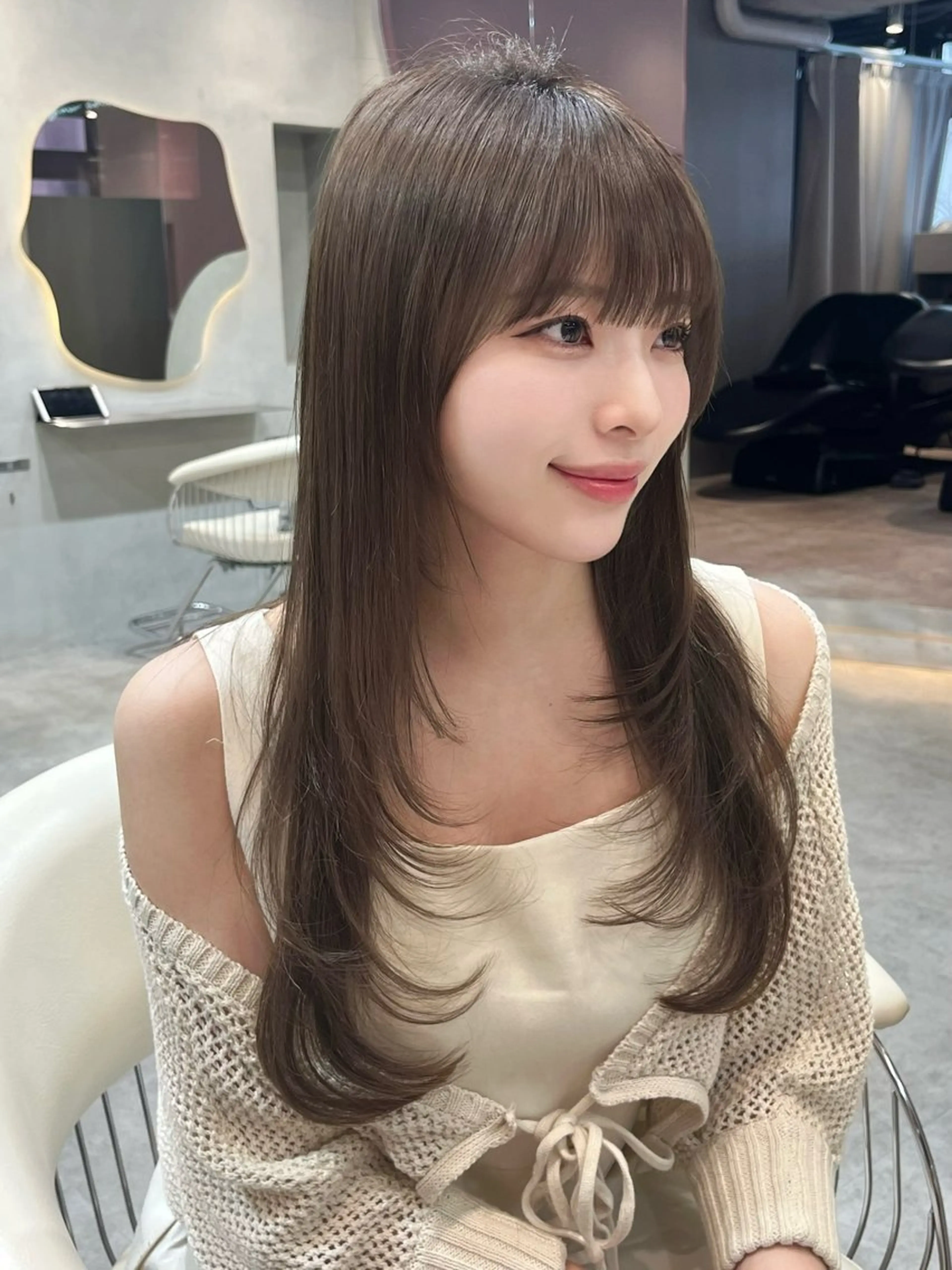 セミロング カラー ブリーチ ダブルカラー ブリーチなしカラー 韓国風ヘア レイヤーカット カット ヘアカラー トリートメント 髪質改善 縮毛矯正 韓国ヘア　柏崎颯刀のヘアスタイル