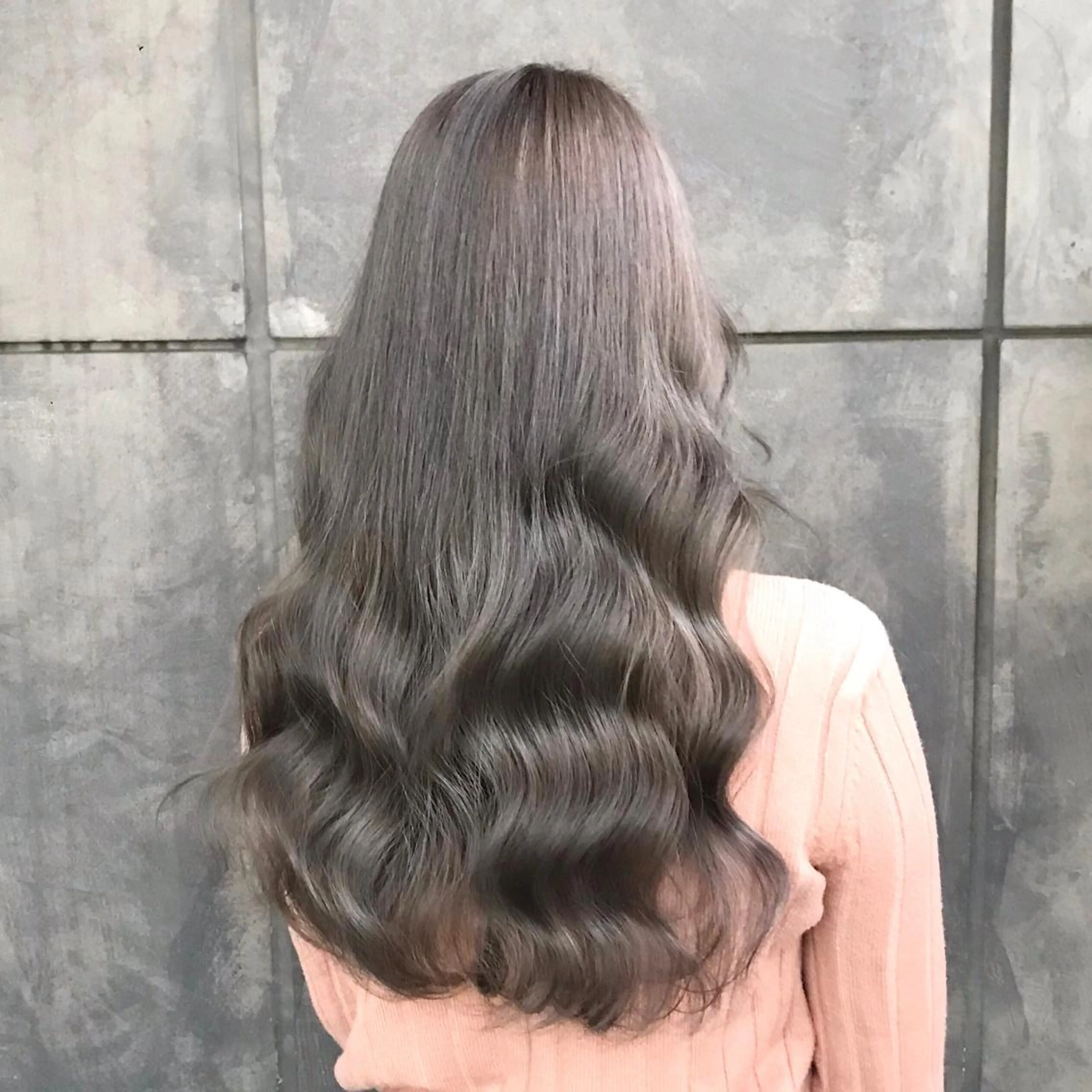 ロング カラー アッシュ アッシュグレー アッシュグレージュ ブリーチ グレージュ サロウィン所属・K-POP好き美容師 🇰🇷Kai.Yのヘアスタイル