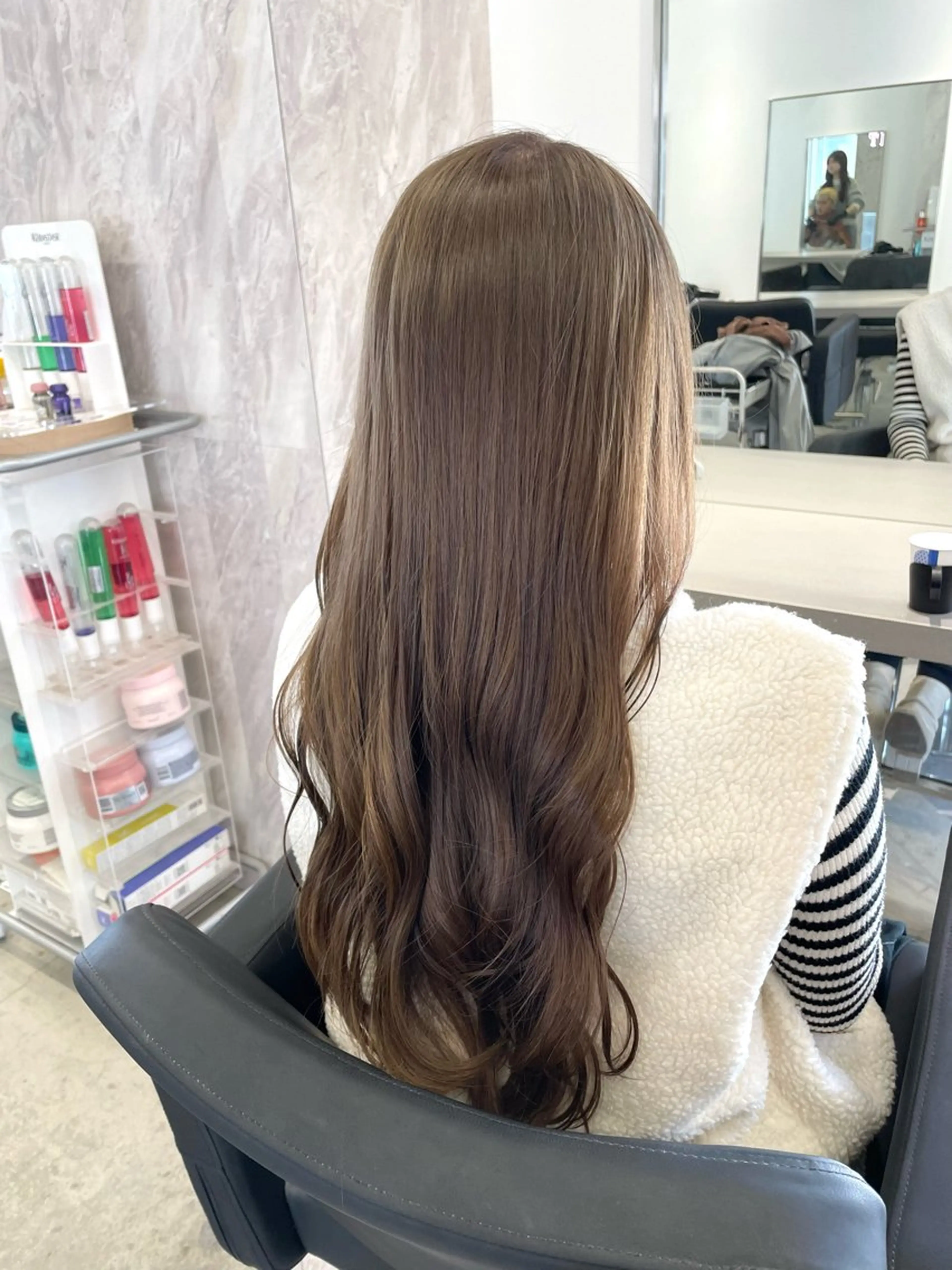 ロング カラー ベージュカラー ブリーチ ミルクティーベージュ ヘアカラー トリートメント ブリーチ＆波巻パーマ /飯牟田/GEAR.のヘアスタイル