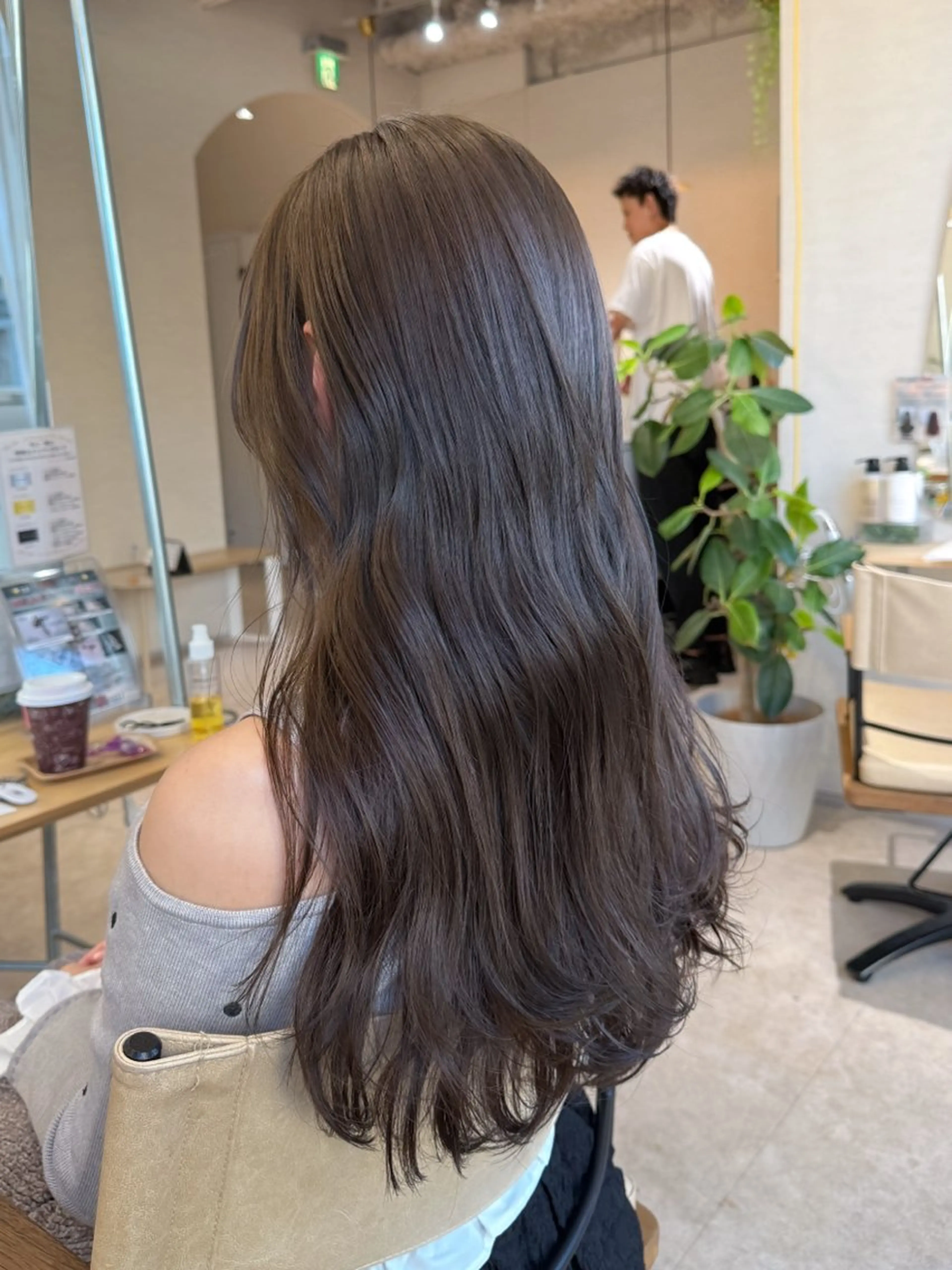 ロング カラー 辺見 葵のヘアスタイル